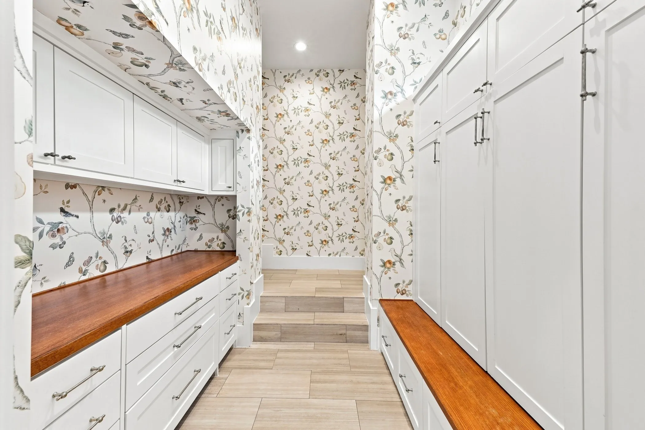 Single Family Residence For Sale in Dallas County , 6516 Kenwood Avenue, Dallas, Texas 75214, 5 Bedroom, 6 Bathroom, 2 Garage spaces, 5,306 Sqft, built in 2020, mls#21377041, Real Estate Agent in Dallas, Homes For Sale in Dallas county, Homes For Sale in Dallas, Realtor in Dallas Texas, Real Estate Brokerage Independent Realty Texas, Luminita Cordes Realtor