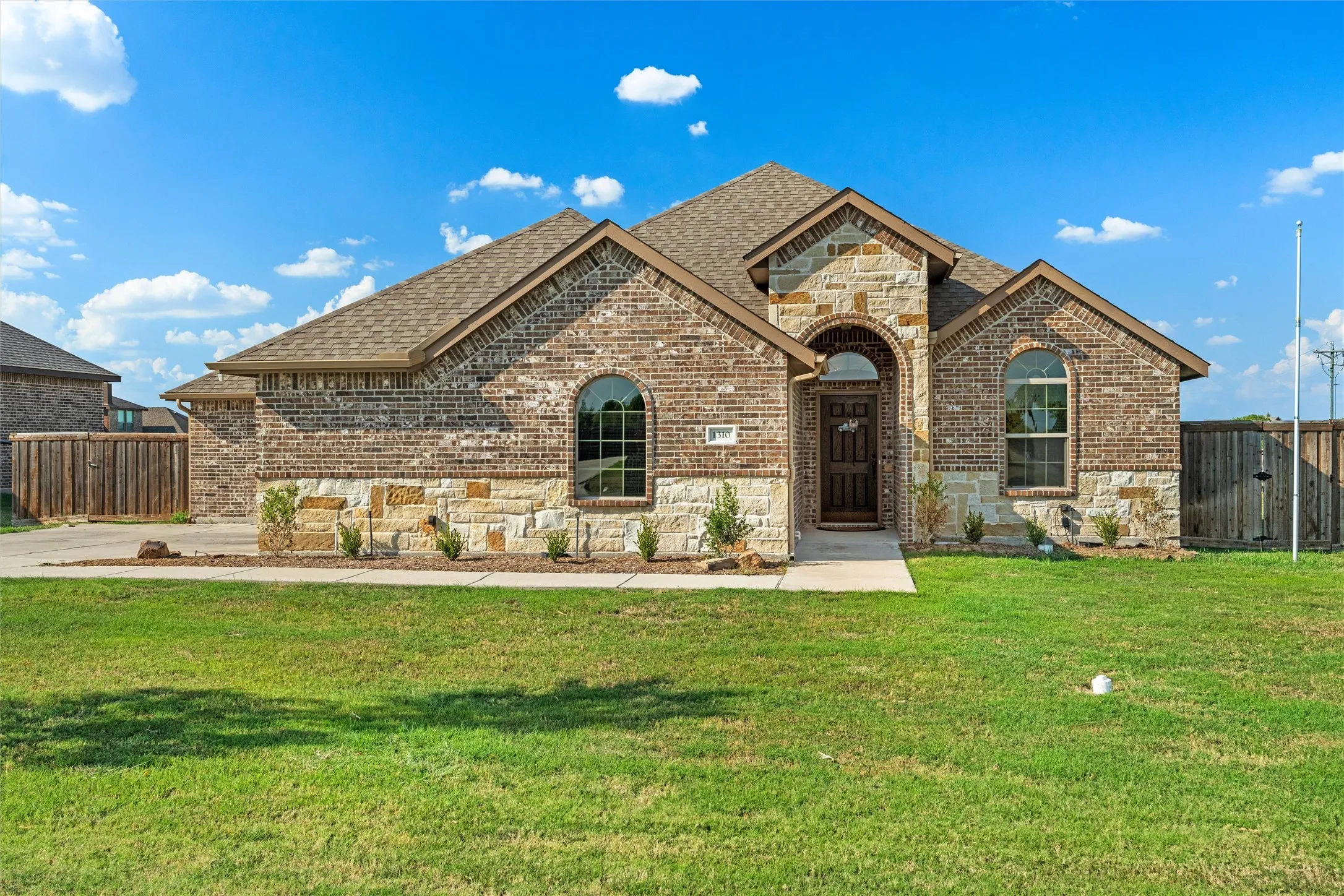 Single Family Residence For Sale in Collin County , 1310 High Meadow Lane, Josephine, Texas 75173, 4 Bedroom, 2 Bathroom, 2 Garage spaces, 2,054 Sqft, built in 2019, mls#21374401, Real Estate Agent in Josephine, Homes For Sale in Collin county, Homes For Sale in Josephine, Realtor in Josephine Texas, Real Estate Brokerage Independent Realty Texas, Luminita Cordes Realtor