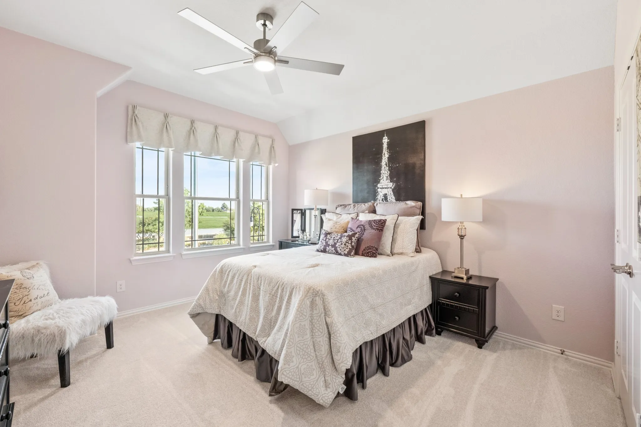 Tray ceiling with a modern ceiling fan and integrated lighting