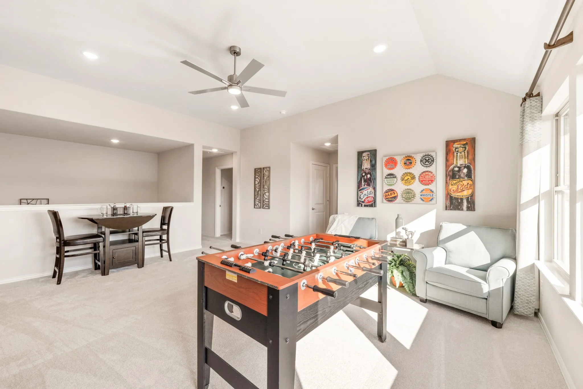 Vaulted ceiling with recessed lighting and a ceiling fan