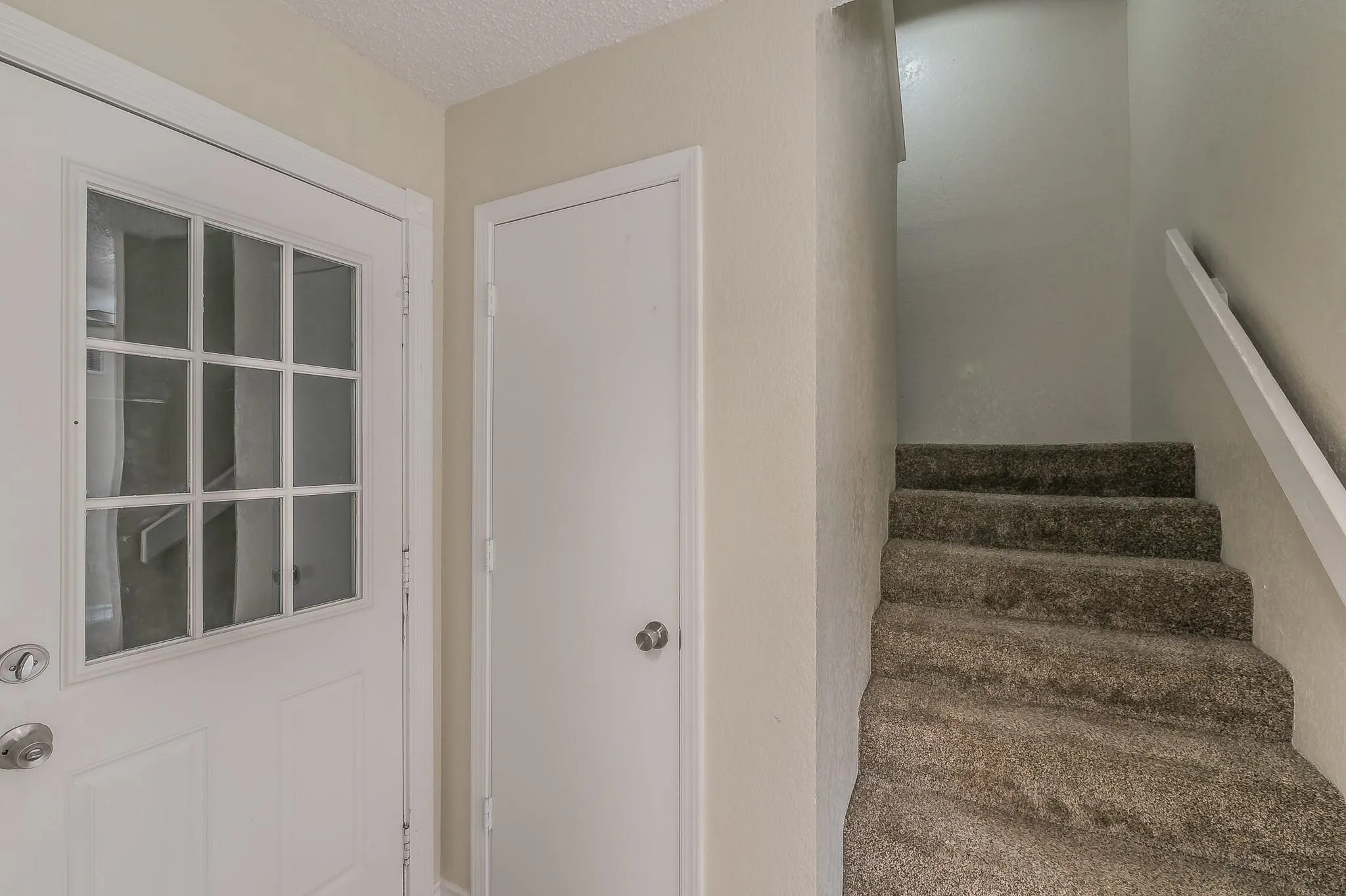 Stairway to bothr bedrooms