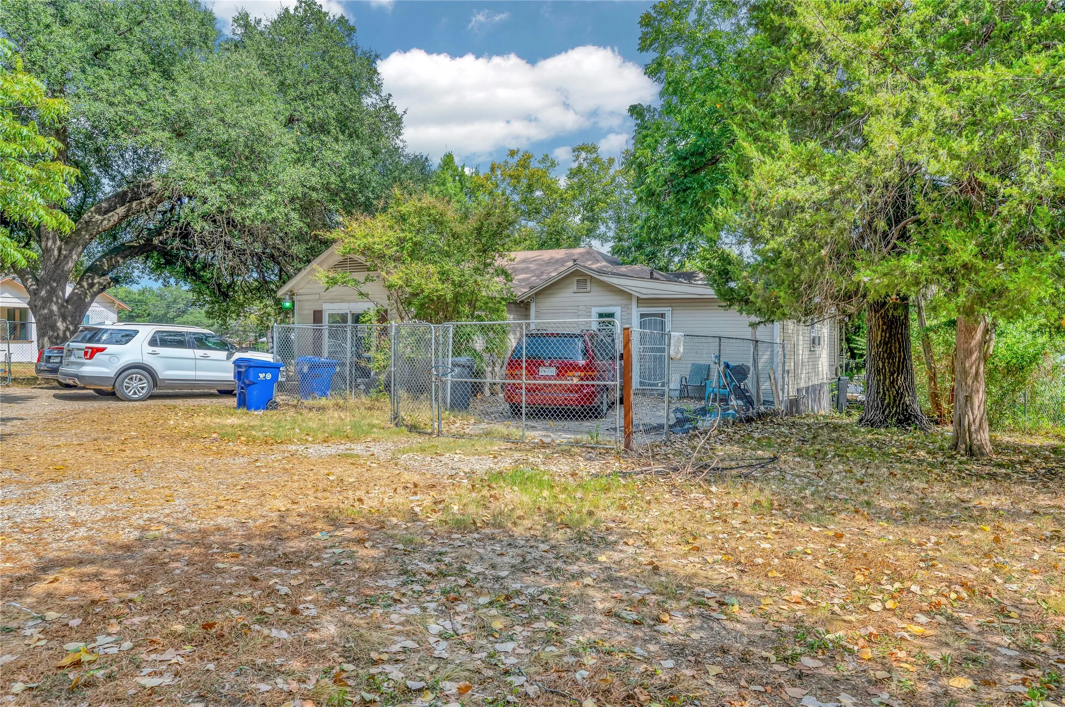 Duplex For Sale in Mc Lennan County , 500 N 34th Street, Waco, Texas 76710, 3 Bedroom, 2 Bathroom, Garage spaces, 0 Sqft, built in 1945, mls#21377288, Real Estate Agent in Waco, Homes For Sale in Mc Lennan county, Homes For Sale in Waco, Realtor in Waco Texas, Real Estate Brokerage Independent Realty Texas, Luminita Cordes Realtor