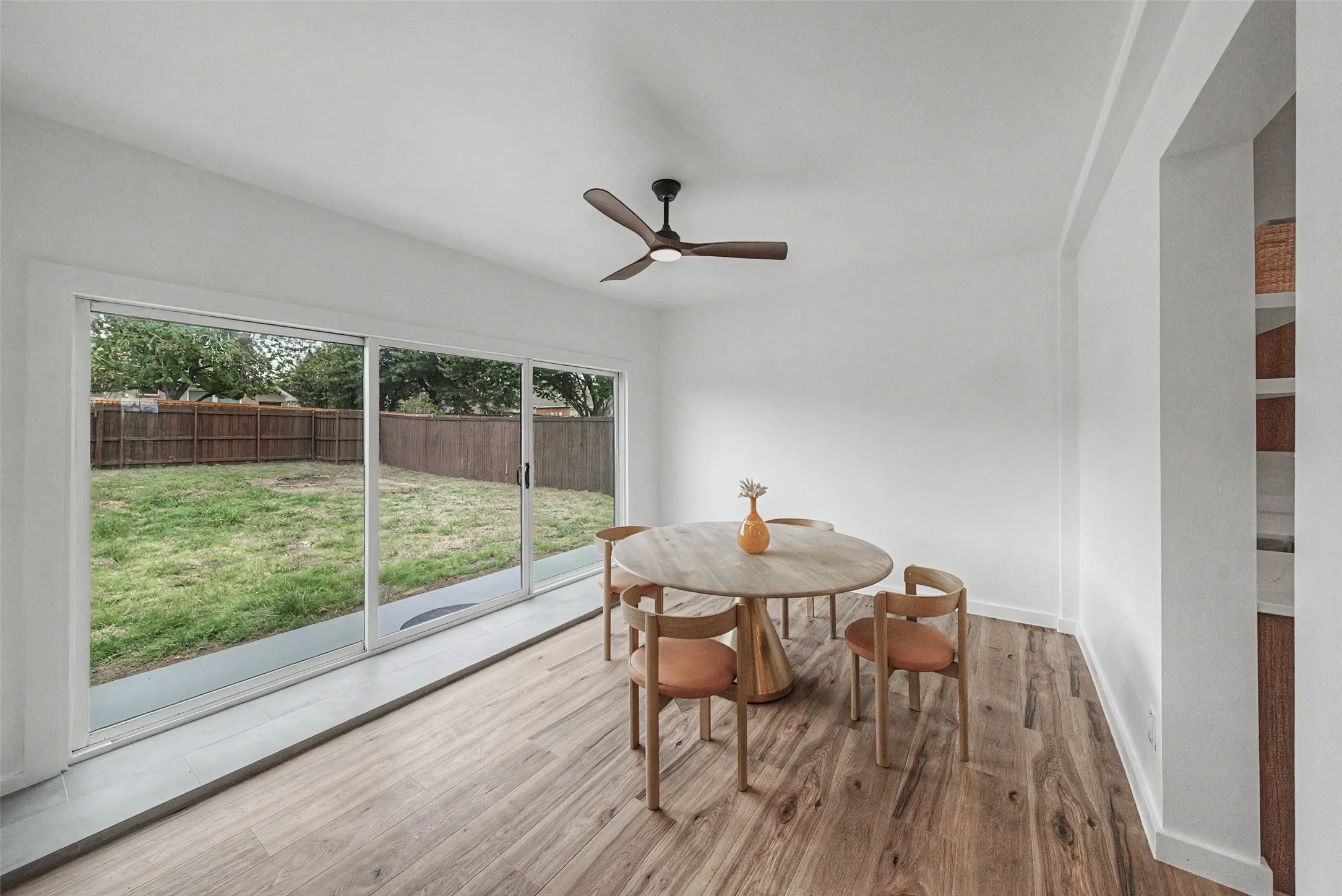 Single Family Residence For Sale in Denton County , 802 Azalia Drive, Lewisville, Texas 75067, 3 Bedroom, 3 Bathroom, 2 Garage spaces, 1,897 Sqft, built in 1992, mls#21378075, Real Estate Agent in Lewisville, Homes For Sale in Denton county, Homes For Sale in Lewisville, Realtor in Lewisville Texas, Real Estate Brokerage Independent Realty Texas, Luminita Cordes Realtor