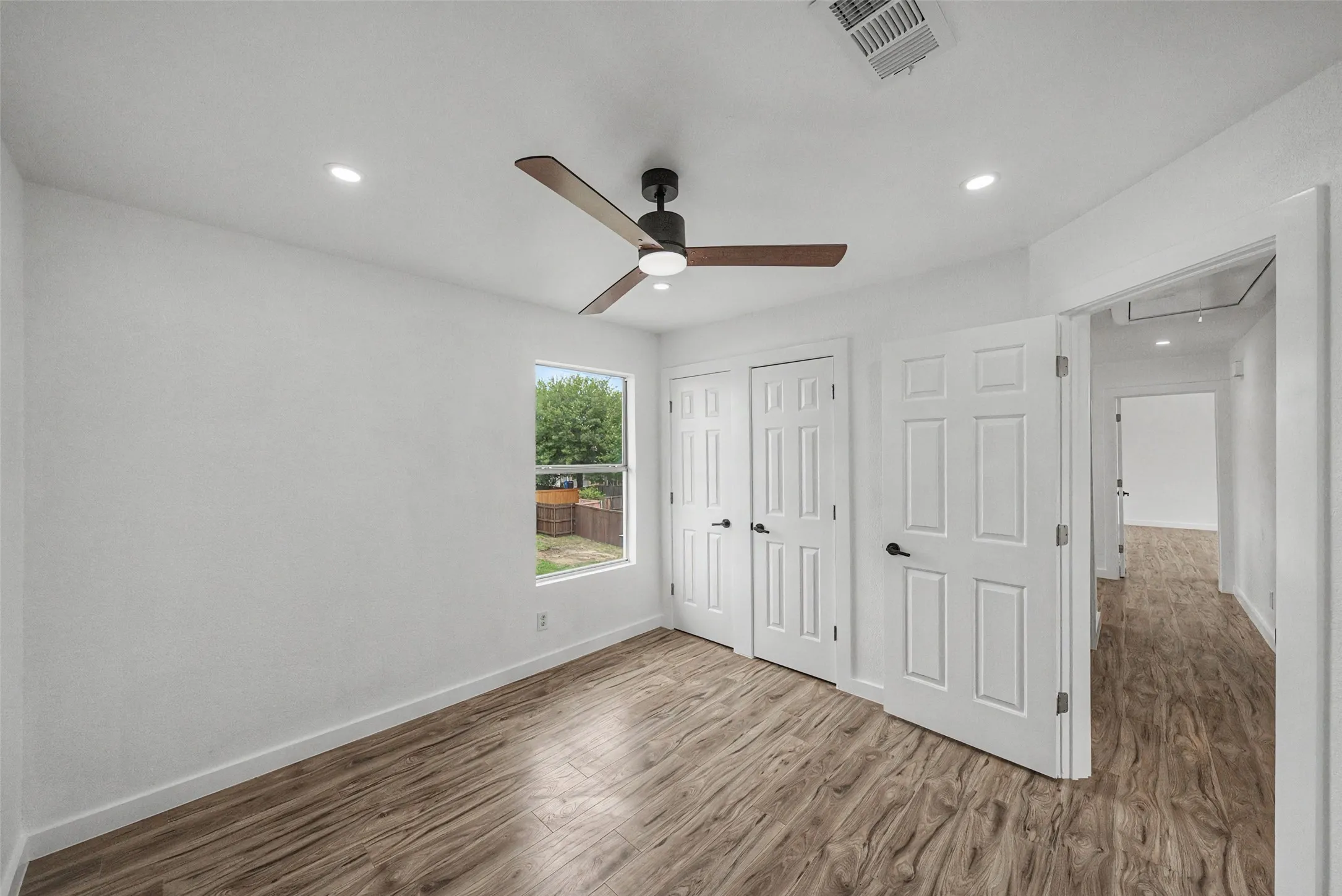 Single Family Residence For Sale in Denton County , 802 Azalia Drive, Lewisville, Texas 75067, 3 Bedroom, 3 Bathroom, 2 Garage spaces, 1,897 Sqft, built in 1992, mls#21378075, Real Estate Agent in Lewisville, Homes For Sale in Denton county, Homes For Sale in Lewisville, Realtor in Lewisville Texas, Real Estate Brokerage Independent Realty Texas, Luminita Cordes Realtor