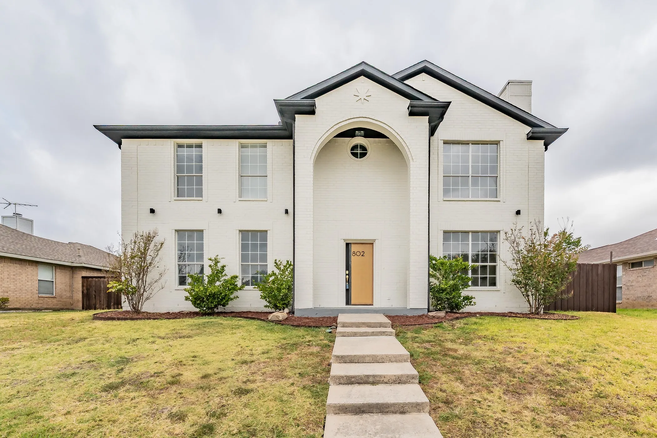 Single Family Residence For Sale in Denton County , 802 Azalia Drive, Lewisville, Texas 75067, 3 Bedroom, 3 Bathroom, 2 Garage spaces, 1,897 Sqft, built in 1992, mls#21378075, Real Estate Agent in Lewisville, Homes For Sale in Denton county, Homes For Sale in Lewisville, Realtor in Lewisville Texas, Real Estate Brokerage Independent Realty Texas, Luminita Cordes Realtor