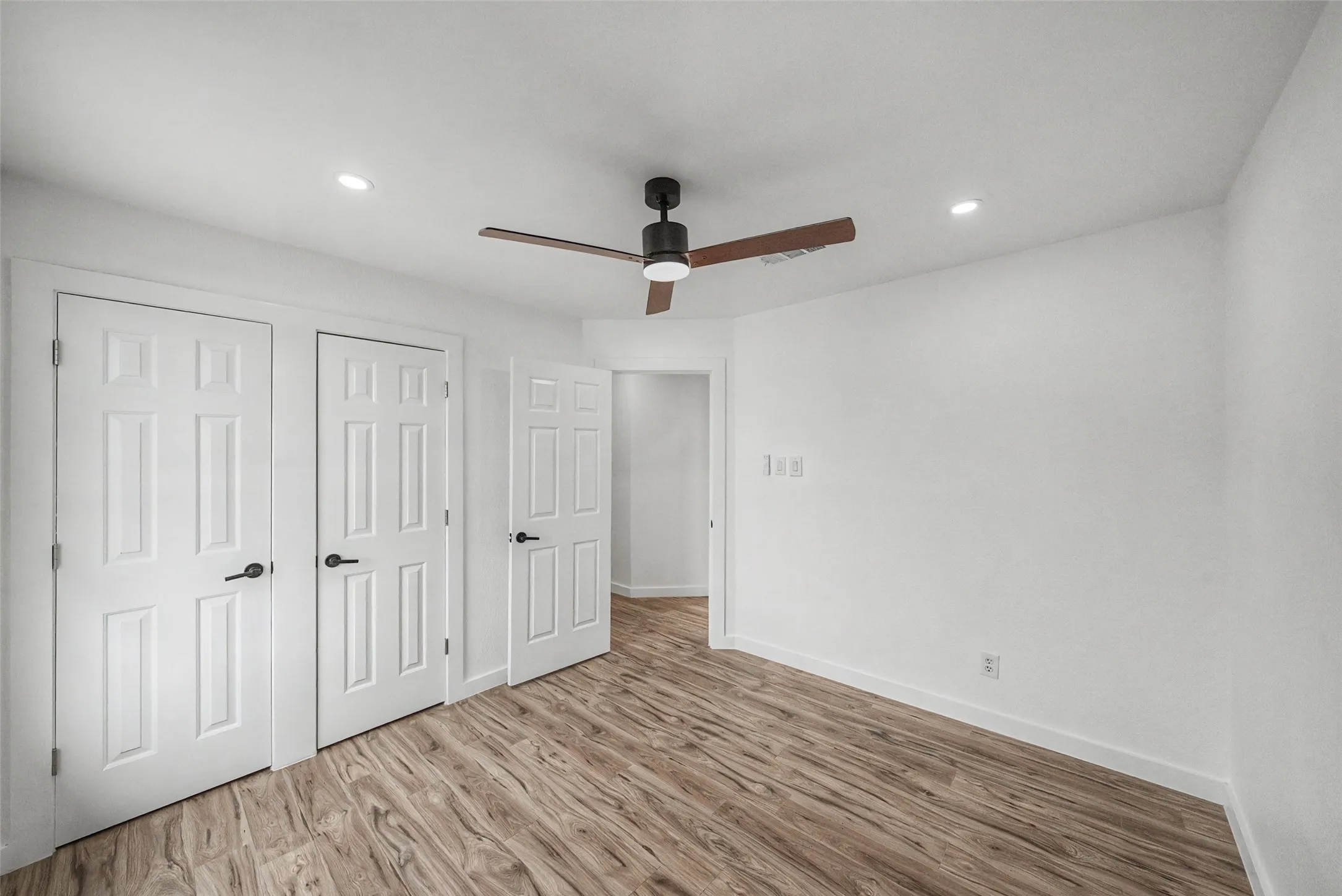 Single Family Residence For Sale in Denton County , 802 Azalia Drive, Lewisville, Texas 75067, 3 Bedroom, 3 Bathroom, 2 Garage spaces, 1,897 Sqft, built in 1992, mls#21378075, Real Estate Agent in Lewisville, Homes For Sale in Denton county, Homes For Sale in Lewisville, Realtor in Lewisville Texas, Real Estate Brokerage Independent Realty Texas, Luminita Cordes Realtor