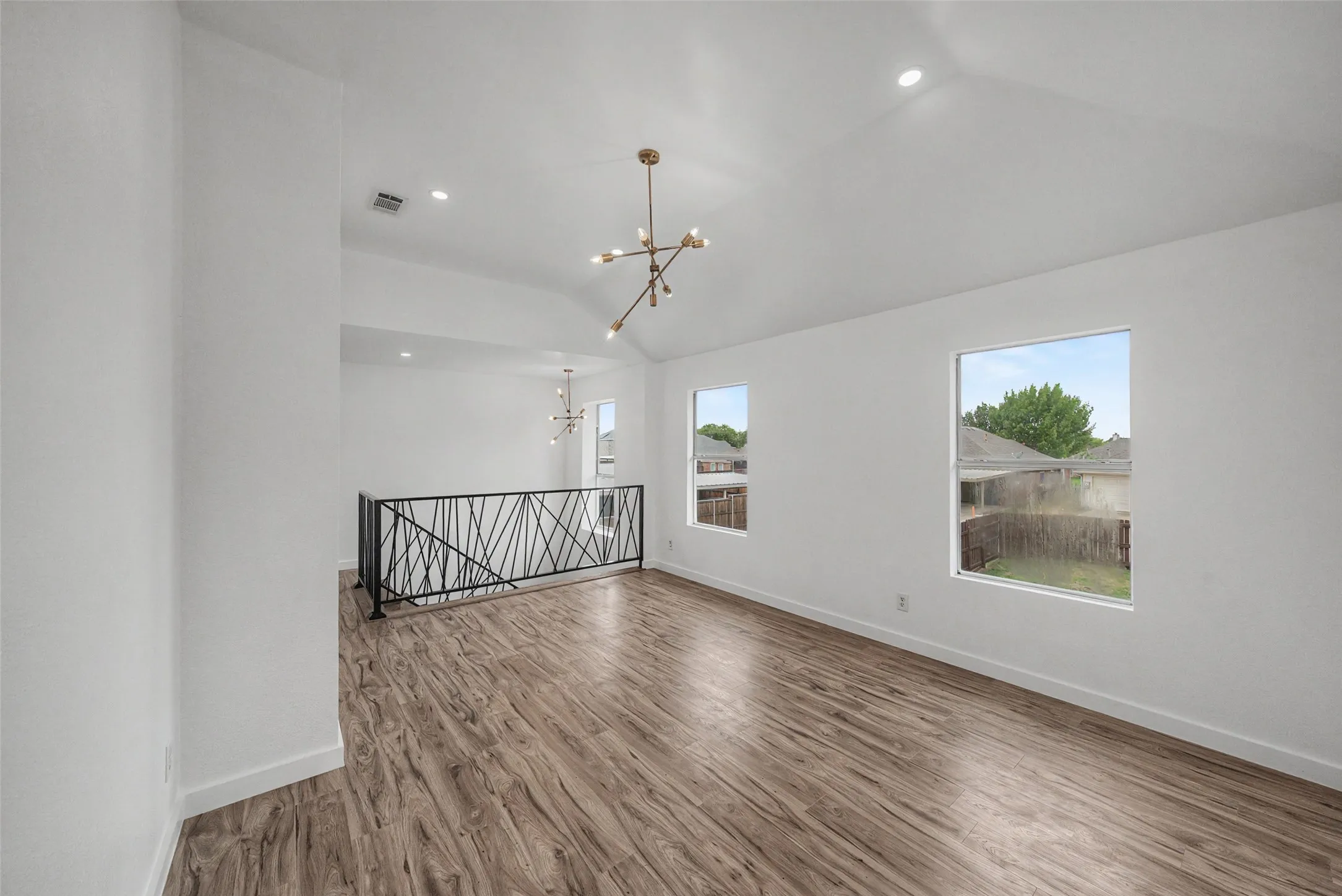 Single Family Residence For Sale in Denton County , 802 Azalia Drive, Lewisville, Texas 75067, 3 Bedroom, 3 Bathroom, 2 Garage spaces, 1,897 Sqft, built in 1992, mls#21378075, Real Estate Agent in Lewisville, Homes For Sale in Denton county, Homes For Sale in Lewisville, Realtor in Lewisville Texas, Real Estate Brokerage Independent Realty Texas, Luminita Cordes Realtor