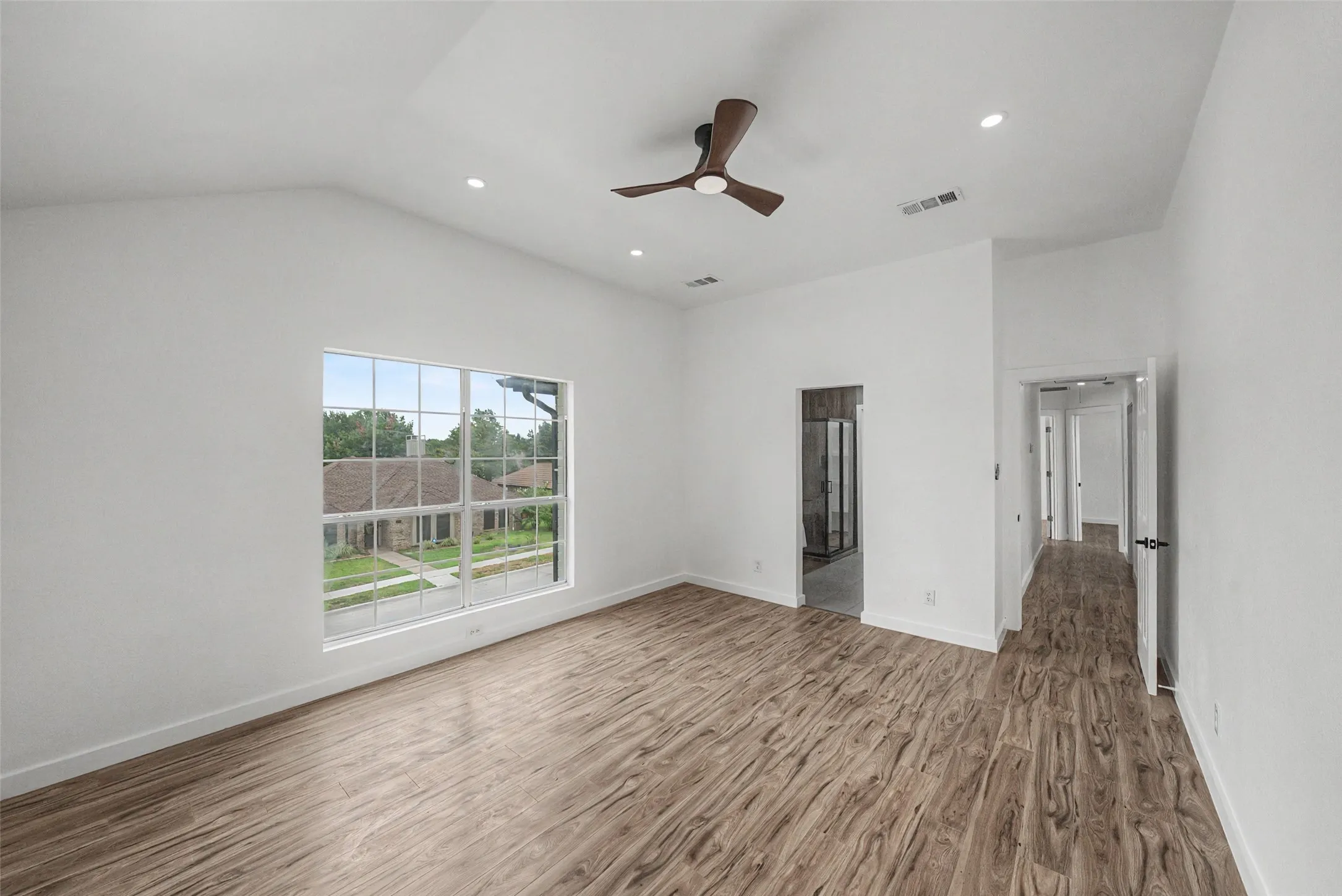 Single Family Residence For Sale in Denton County , 802 Azalia Drive, Lewisville, Texas 75067, 3 Bedroom, 3 Bathroom, 2 Garage spaces, 1,897 Sqft, built in 1992, mls#21378075, Real Estate Agent in Lewisville, Homes For Sale in Denton county, Homes For Sale in Lewisville, Realtor in Lewisville Texas, Real Estate Brokerage Independent Realty Texas, Luminita Cordes Realtor