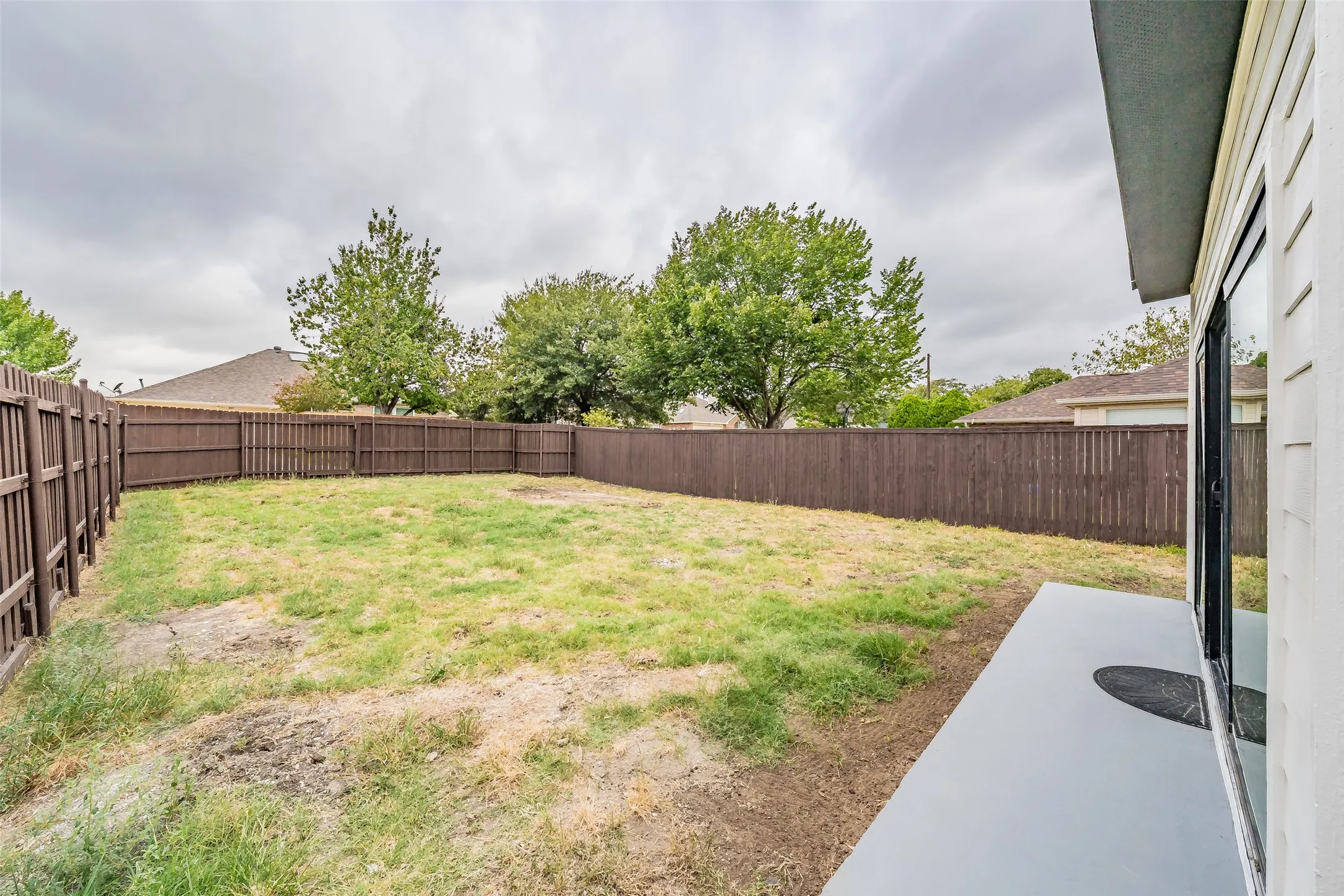Single Family Residence For Sale in Denton County , 802 Azalia Drive, Lewisville, Texas 75067, 3 Bedroom, 3 Bathroom, 2 Garage spaces, 1,897 Sqft, built in 1992, mls#21378075, Real Estate Agent in Lewisville, Homes For Sale in Denton county, Homes For Sale in Lewisville, Realtor in Lewisville Texas, Real Estate Brokerage Independent Realty Texas, Luminita Cordes Realtor