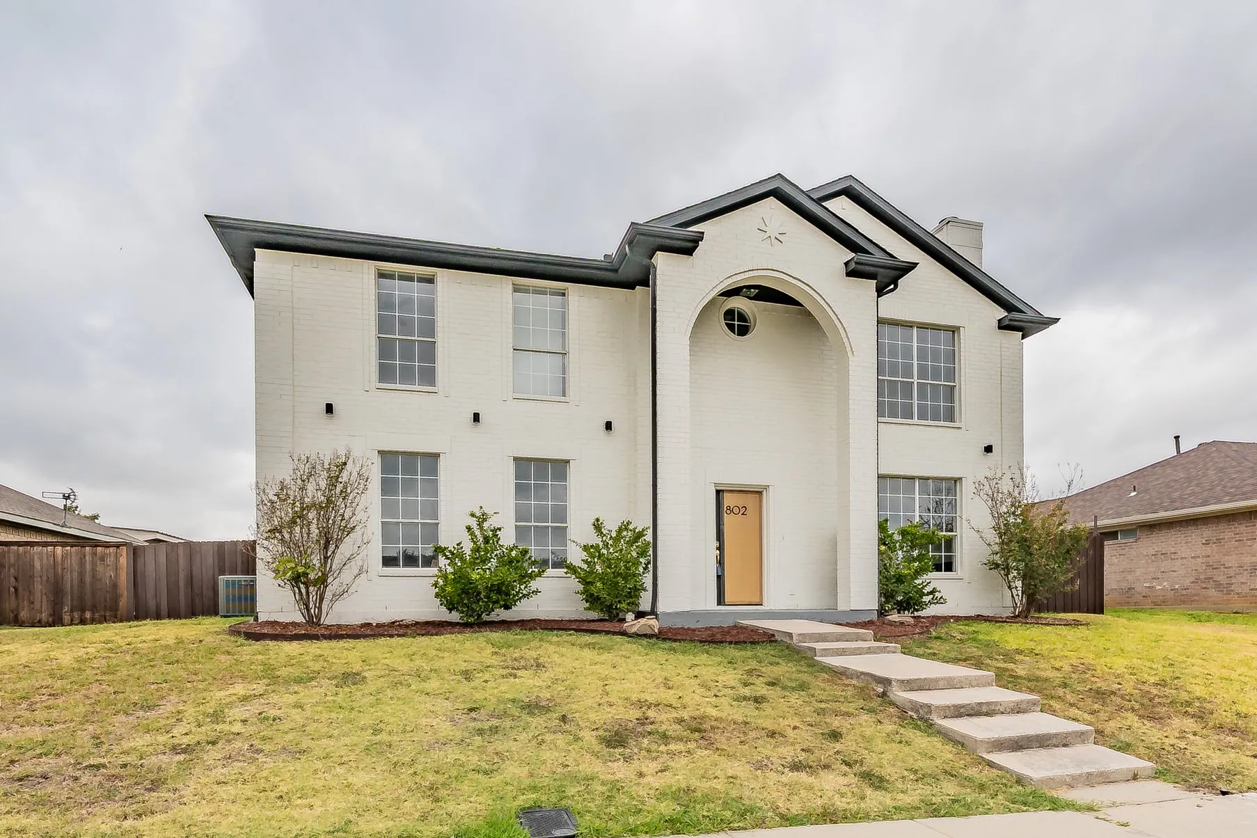 Single Family Residence For Sale in Denton County , 802 Azalia Drive, Lewisville, Texas 75067, 3 Bedroom, 3 Bathroom, 2 Garage spaces, 1,897 Sqft, built in 1992, mls#21378075, Real Estate Agent in Lewisville, Homes For Sale in Denton county, Homes For Sale in Lewisville, Realtor in Lewisville Texas, Real Estate Brokerage Independent Realty Texas, Luminita Cordes Realtor