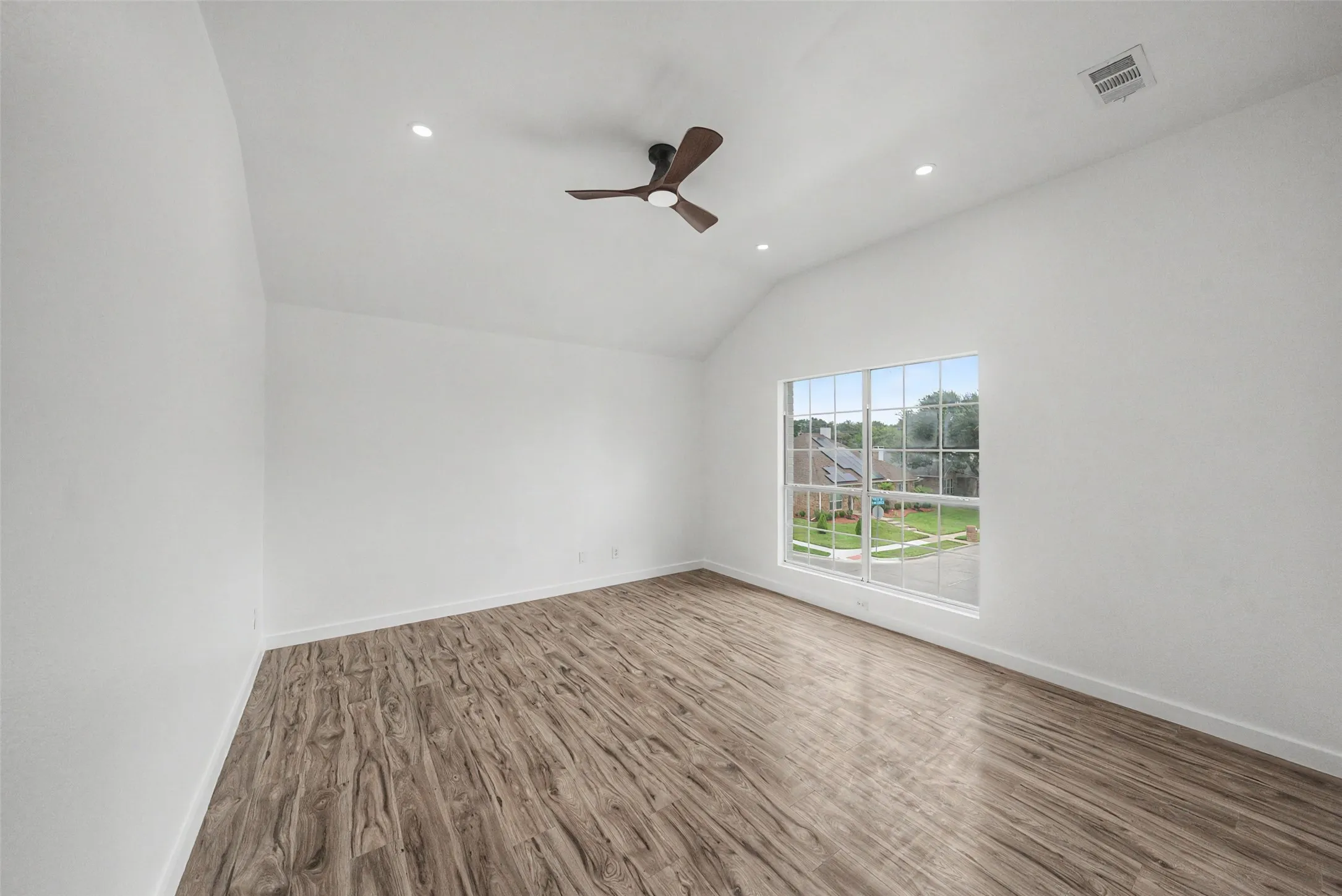 Single Family Residence For Sale in Denton County , 802 Azalia Drive, Lewisville, Texas 75067, 3 Bedroom, 3 Bathroom, 2 Garage spaces, 1,897 Sqft, built in 1992, mls#21378075, Real Estate Agent in Lewisville, Homes For Sale in Denton county, Homes For Sale in Lewisville, Realtor in Lewisville Texas, Real Estate Brokerage Independent Realty Texas, Luminita Cordes Realtor