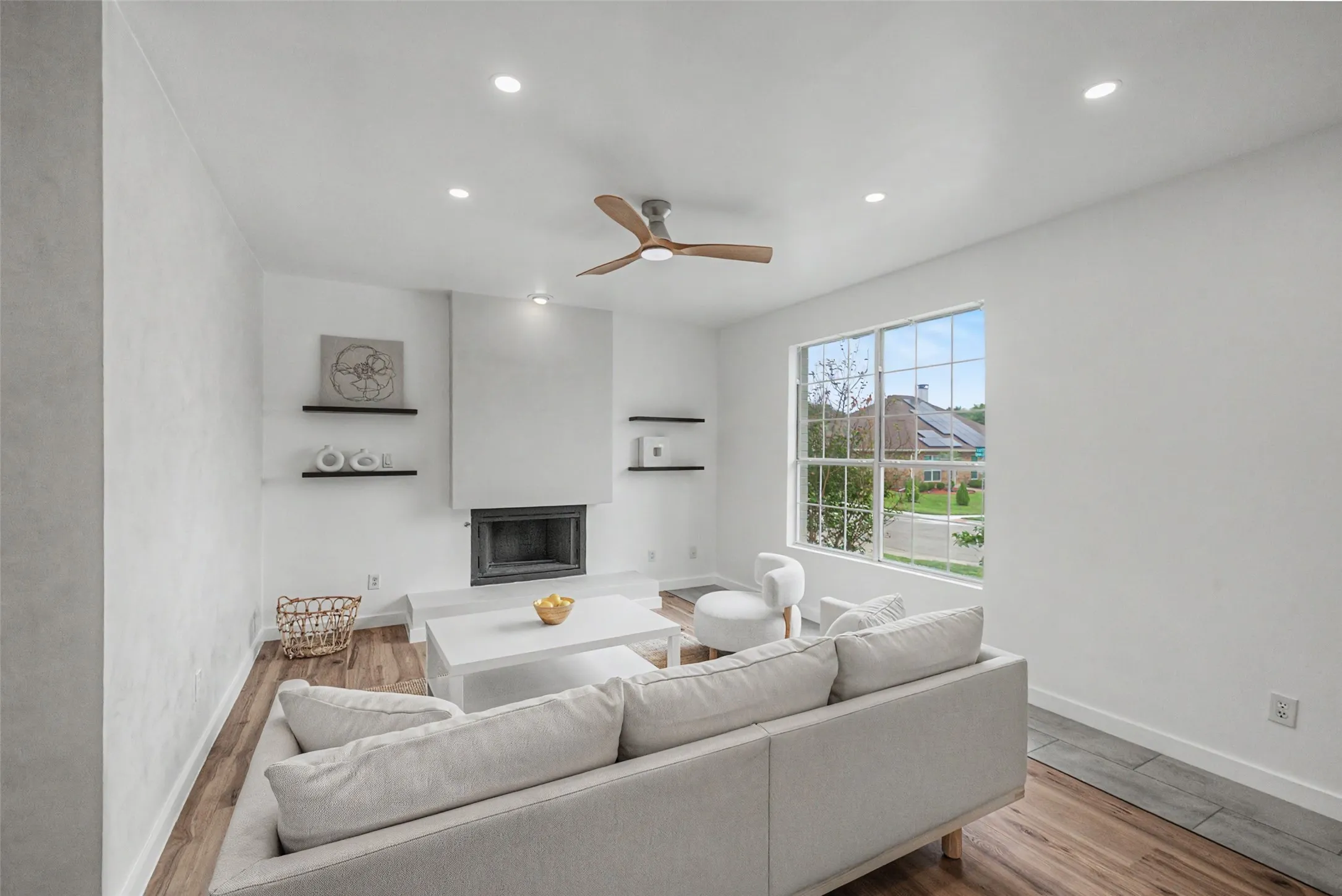 Single Family Residence For Sale in Denton County , 802 Azalia Drive, Lewisville, Texas 75067, 3 Bedroom, 3 Bathroom, 2 Garage spaces, 1,897 Sqft, built in 1992, mls#21378075, Real Estate Agent in Lewisville, Homes For Sale in Denton county, Homes For Sale in Lewisville, Realtor in Lewisville Texas, Real Estate Brokerage Independent Realty Texas, Luminita Cordes Realtor