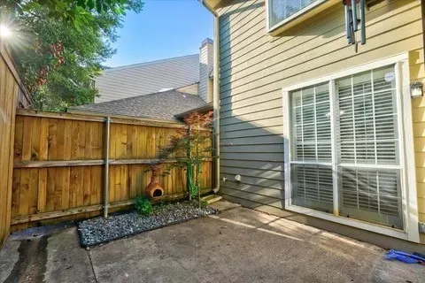Townhouse For Sale in Dallas County , 8417 Towneship Lane, Dallas, Texas 75243, 3 Bedroom, 3 Bathroom, 2 Garage spaces, 2,124 Sqft, built in 1993, mls#21378274, Real Estate Agent in Dallas, Homes For Sale in Dallas county, Homes For Sale in Dallas, Realtor in Dallas Texas, Real Estate Brokerage Independent Realty Texas, Luminita Cordes Realtor