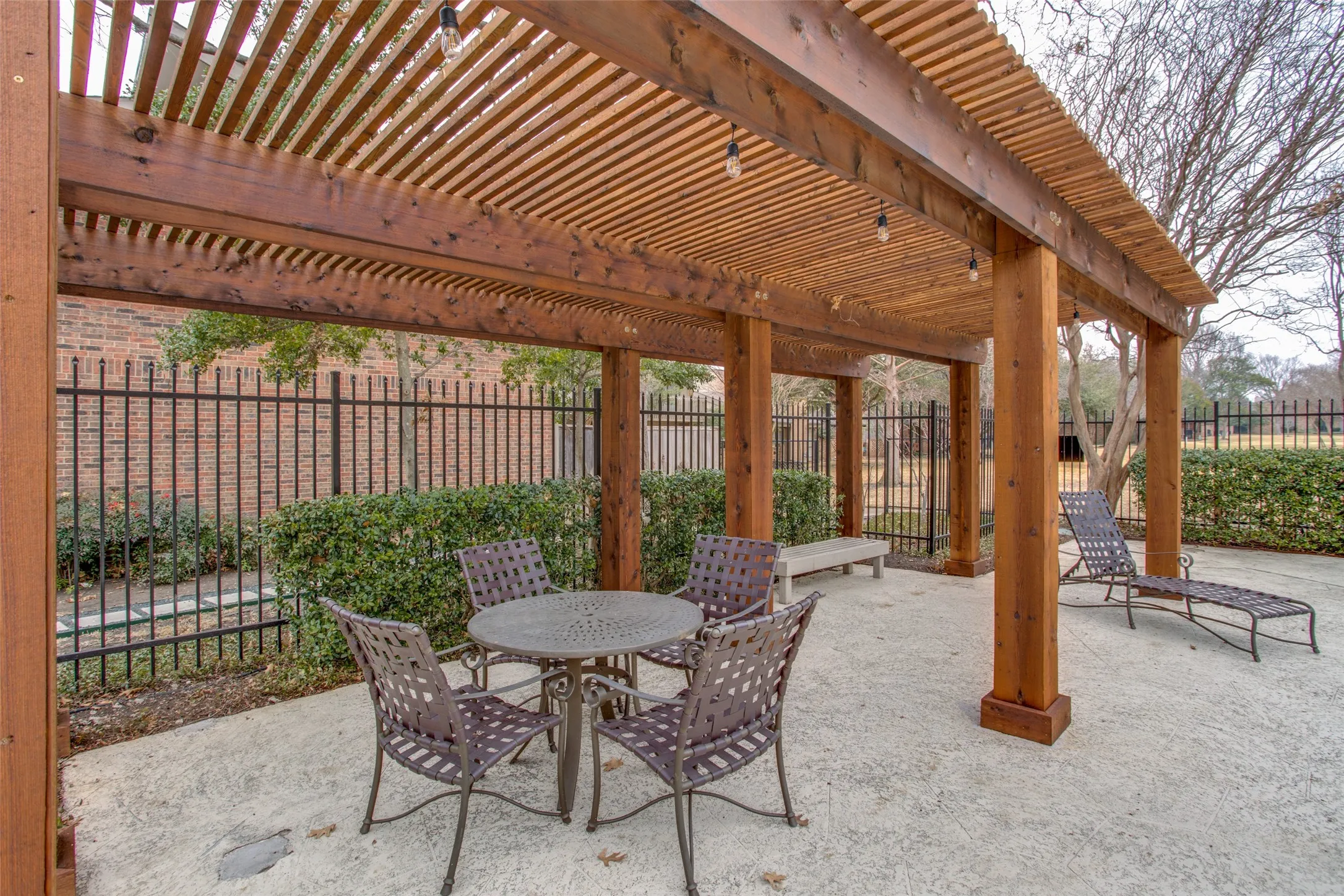 12250 Montego Plaza, Dallas, TX  75230 - www.12250MontegoPlaza.com
