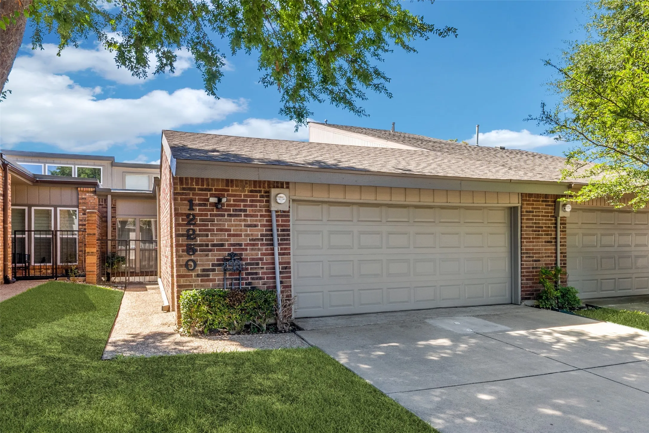 Townhouse For Sale in Dallas County , 12250 Montego Plaza, Dallas, Texas 75230, 2 Bedroom, 2 Bathroom, 20 Garage spaces, 1,622 Sqft, built in 1977, mls#21372655, Real Estate Agent in Dallas, Homes For Sale in Dallas county, Homes For Sale in Dallas, Realtor in Dallas Texas, Real Estate Brokerage Independent Realty Texas, Luminita Cordes Realtor