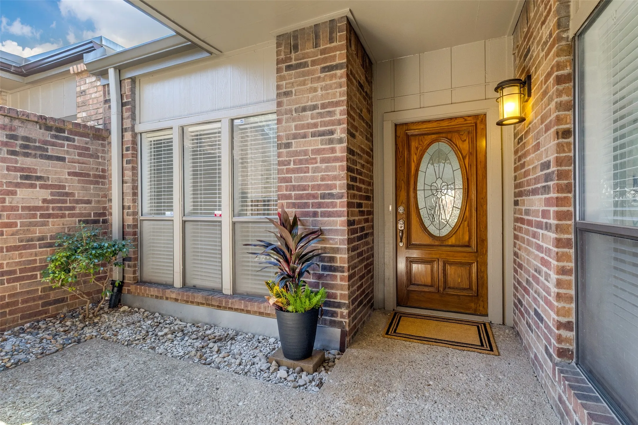 12250 Montego Plaza, Dallas, TX  75230 - www.12250MontegoPlaza.com