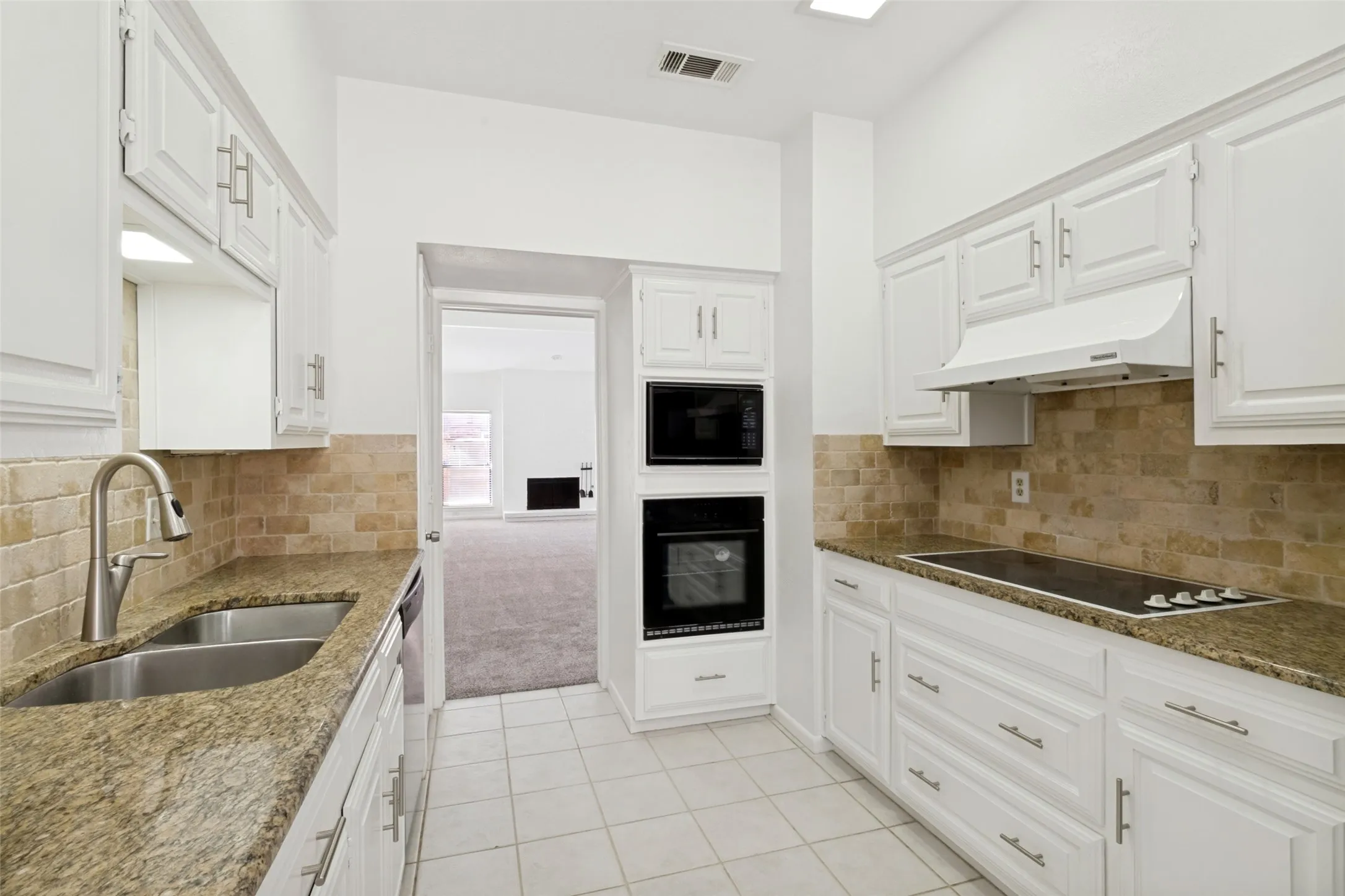 12250 Montego Plaza, Dallas, TX  75230 - www.12250MontegoPlaza.com