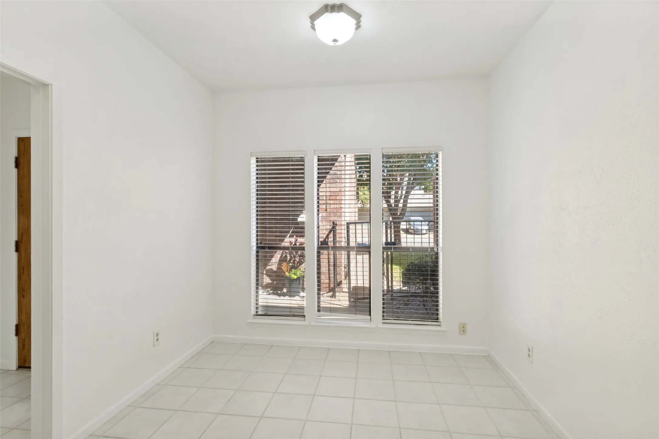 12250 Montego Plaza, Dallas, TX  75230 - www.12250MontegoPlaza.com