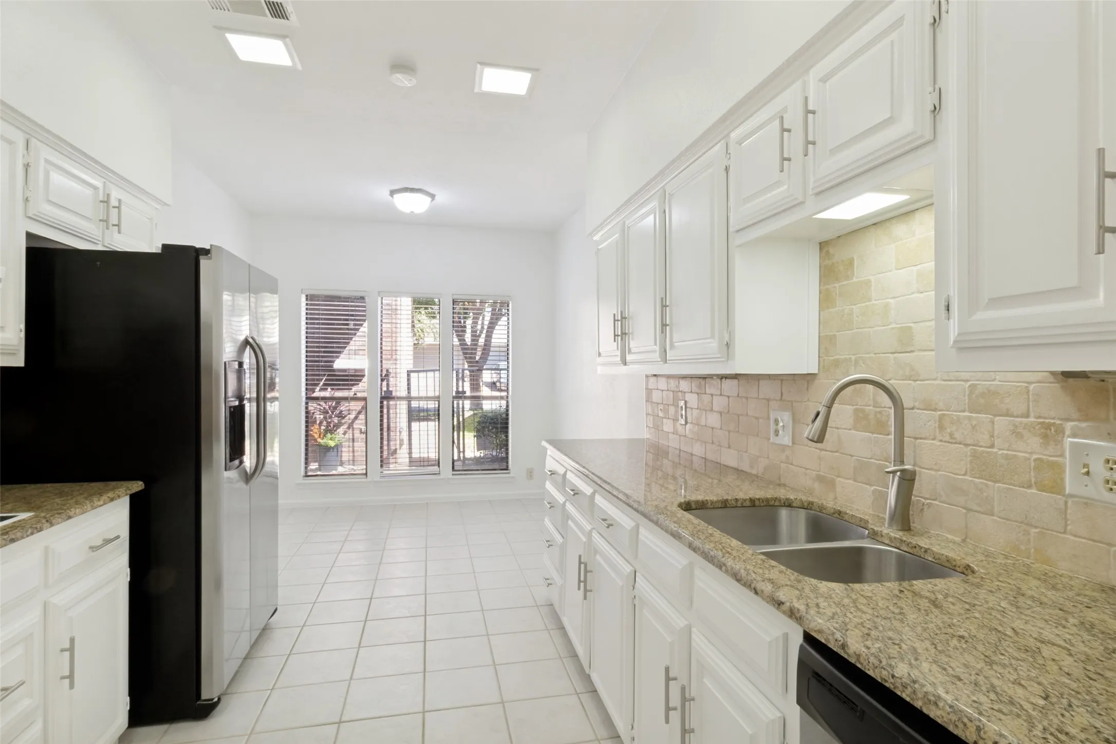 12250 Montego Plaza, Dallas, TX  75230 - www.12250MontegoPlaza.com