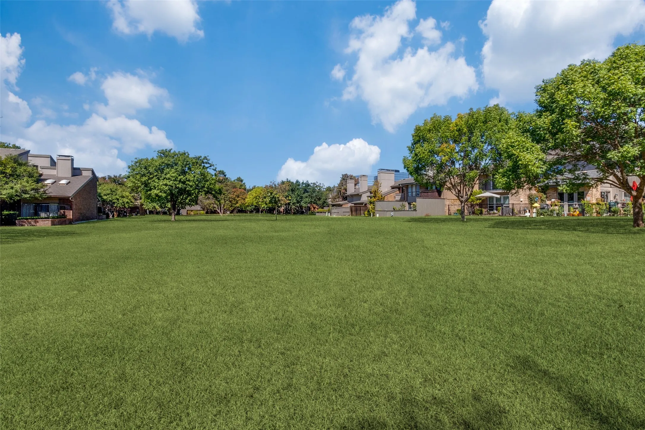 12250 Montego Plaza, Dallas, TX  75230 - www.12250MontegoPlaza.com