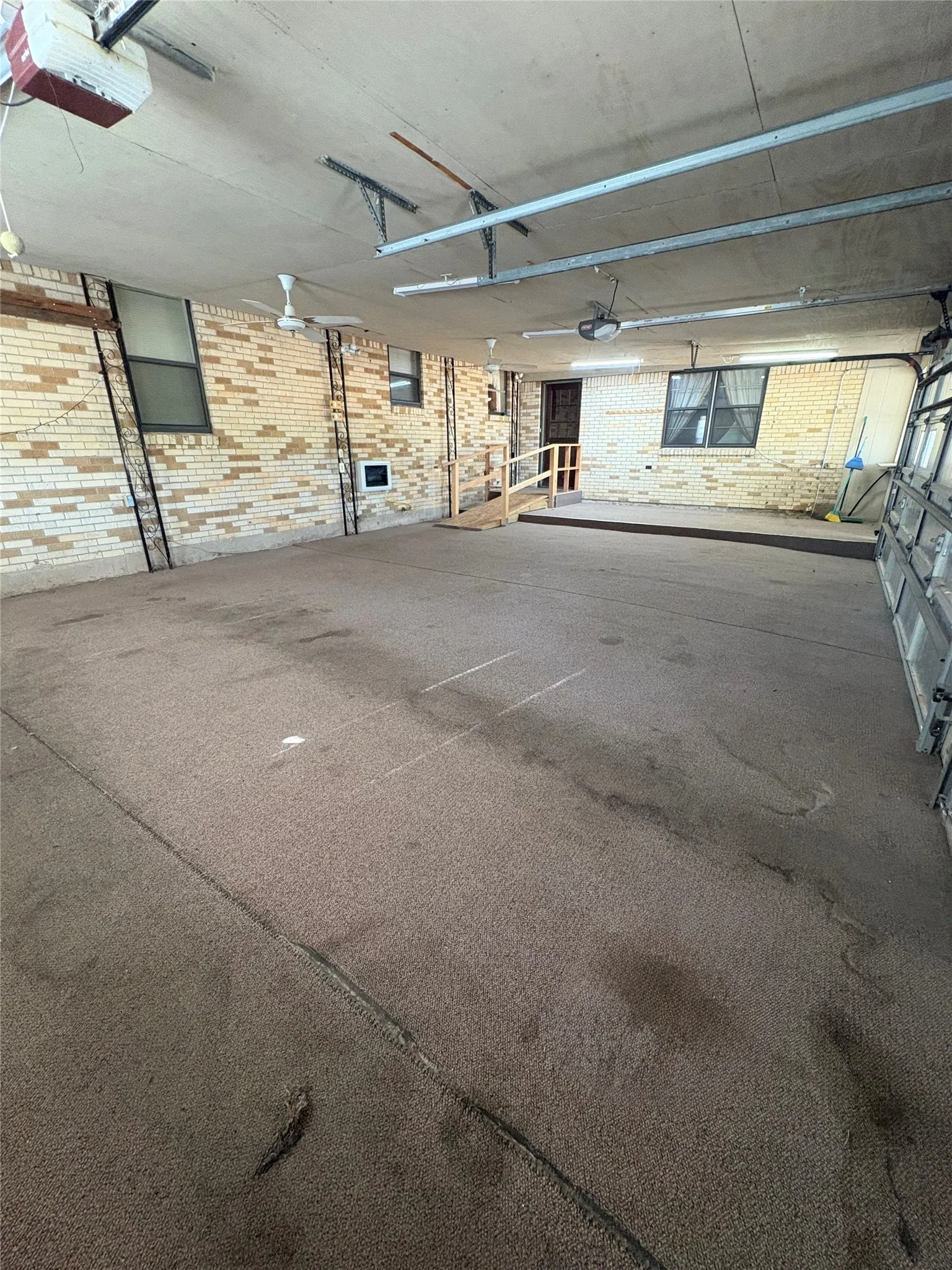 Single Family Residence For Sale in Wise County , 1387 Hickory Street, Rhome, Texas 76078, 4 Bedroom, 3 Bathroom, 3 Garage spaces, 2,221 Sqft, built in 1973, mls#21373623, Real Estate Agent in Rhome, Homes For Sale in Wise county, Homes For Sale in Rhome, Realtor in Rhome Texas, Real Estate Brokerage Independent Realty Texas, Luminita Cordes Realtor