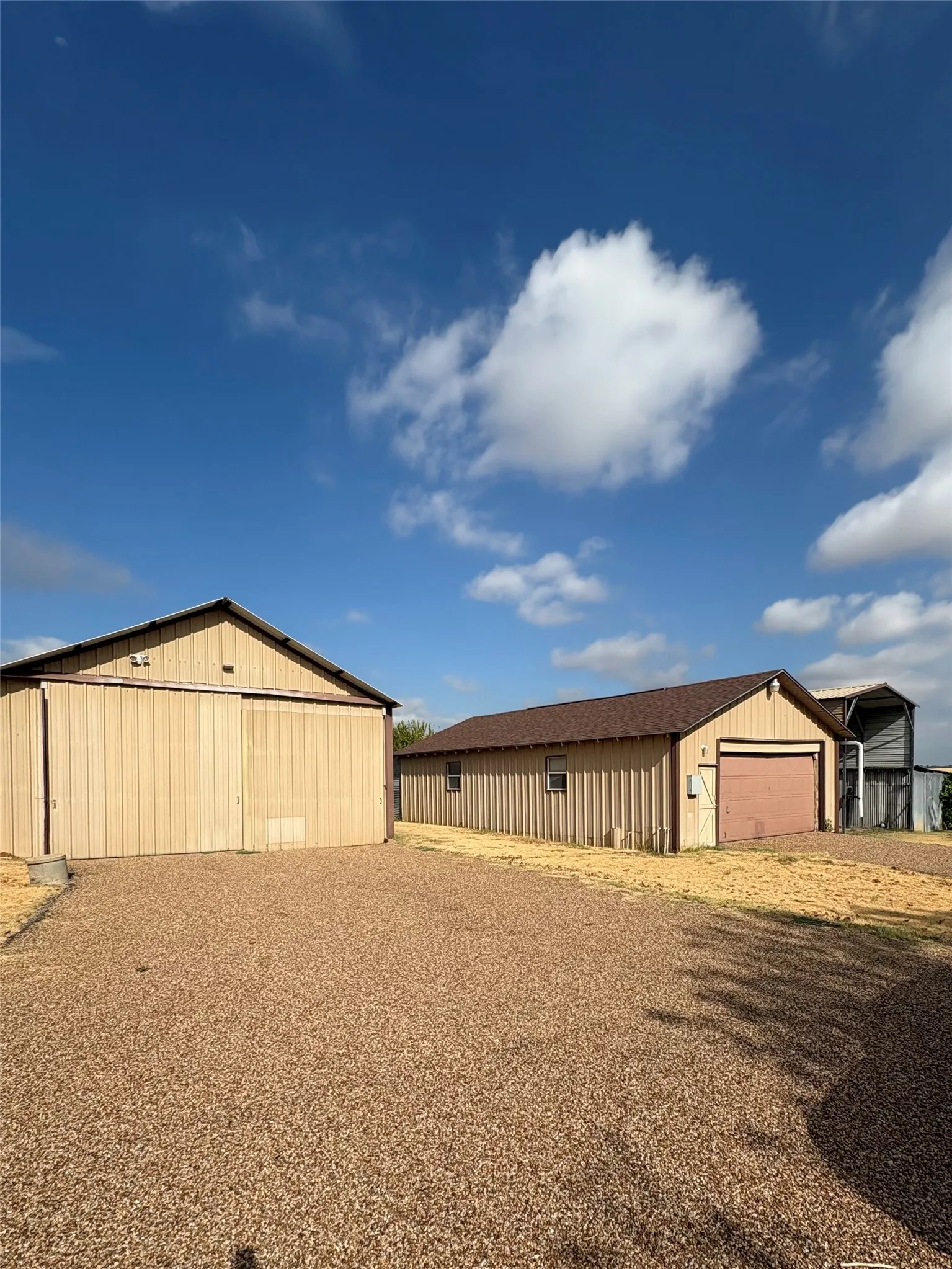 Single Family Residence For Sale in Wise County , 1387 Hickory Street, Rhome, Texas 76078, 4 Bedroom, 3 Bathroom, 3 Garage spaces, 2,221 Sqft, built in 1973, mls#21373623, Real Estate Agent in Rhome, Homes For Sale in Wise county, Homes For Sale in Rhome, Realtor in Rhome Texas, Real Estate Brokerage Independent Realty Texas, Luminita Cordes Realtor