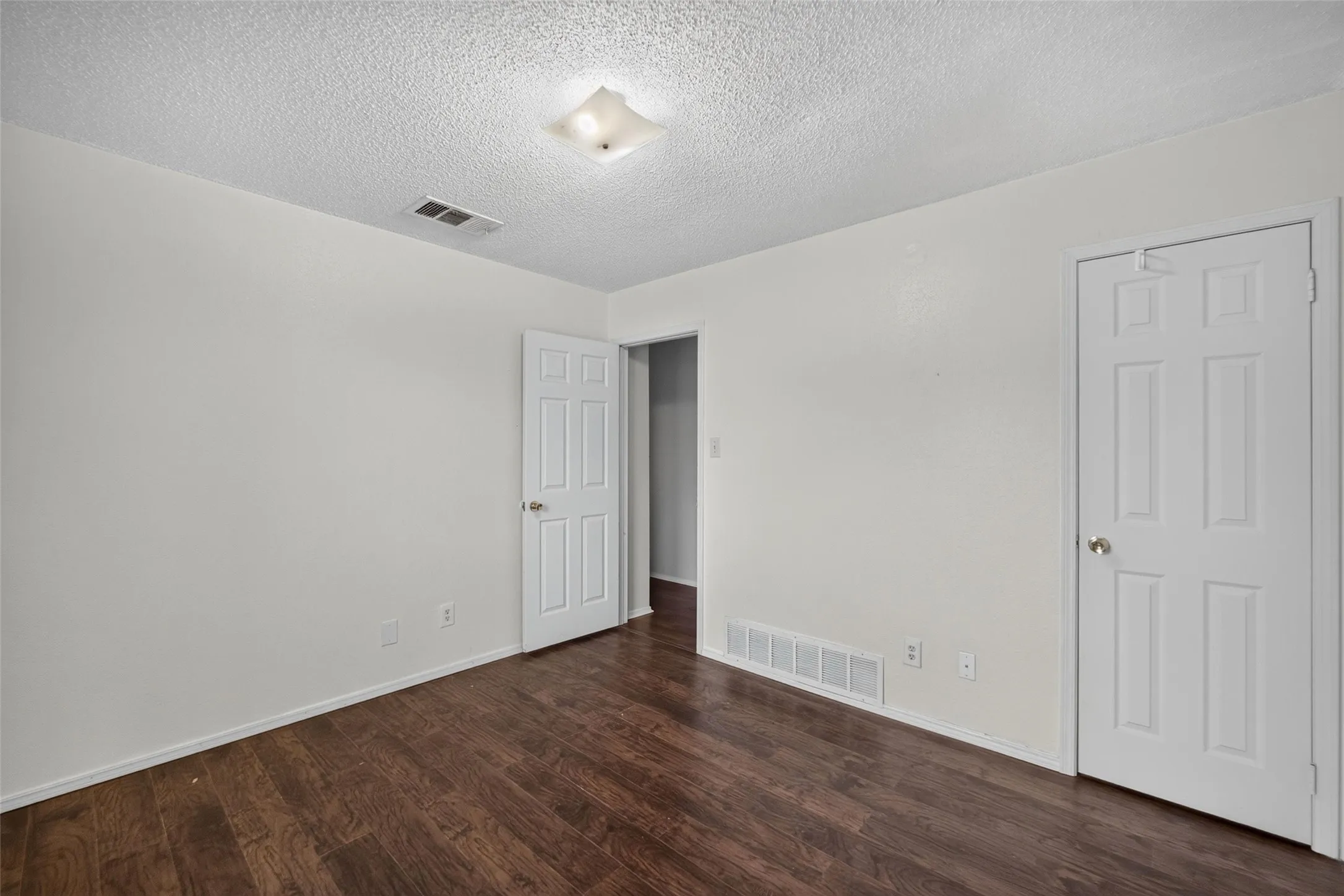Single Family Residence For Rent in Rockwall County , 9421 Willard Street, Rowlett, Texas 75088, 4 Bedroom, 2 Bathroom, 2 Garage spaces, 2,078 Sqft, built in 1986, mls#21375985, Real Estate Agent in Rowlett, Homes For Rent in Rockwall county, Homes For Rent in Rowlett, Realtor in Rowlett Texas, Real Estate Brokerage Independent Realty Texas, Luminita Cordes Realtor