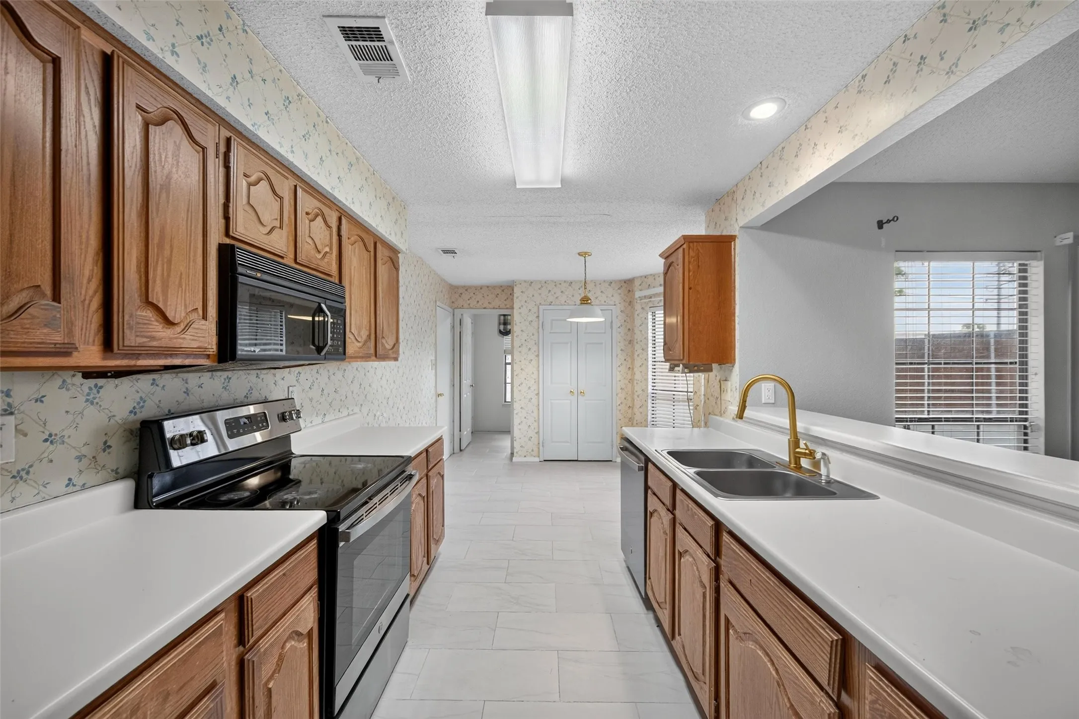 Single Family Residence For Rent in Rockwall County , 9421 Willard Street, Rowlett, Texas 75088, 4 Bedroom, 2 Bathroom, 2 Garage spaces, 2,078 Sqft, built in 1986, mls#21375985, Real Estate Agent in Rowlett, Homes For Rent in Rockwall county, Homes For Rent in Rowlett, Realtor in Rowlett Texas, Real Estate Brokerage Independent Realty Texas, Luminita Cordes Realtor