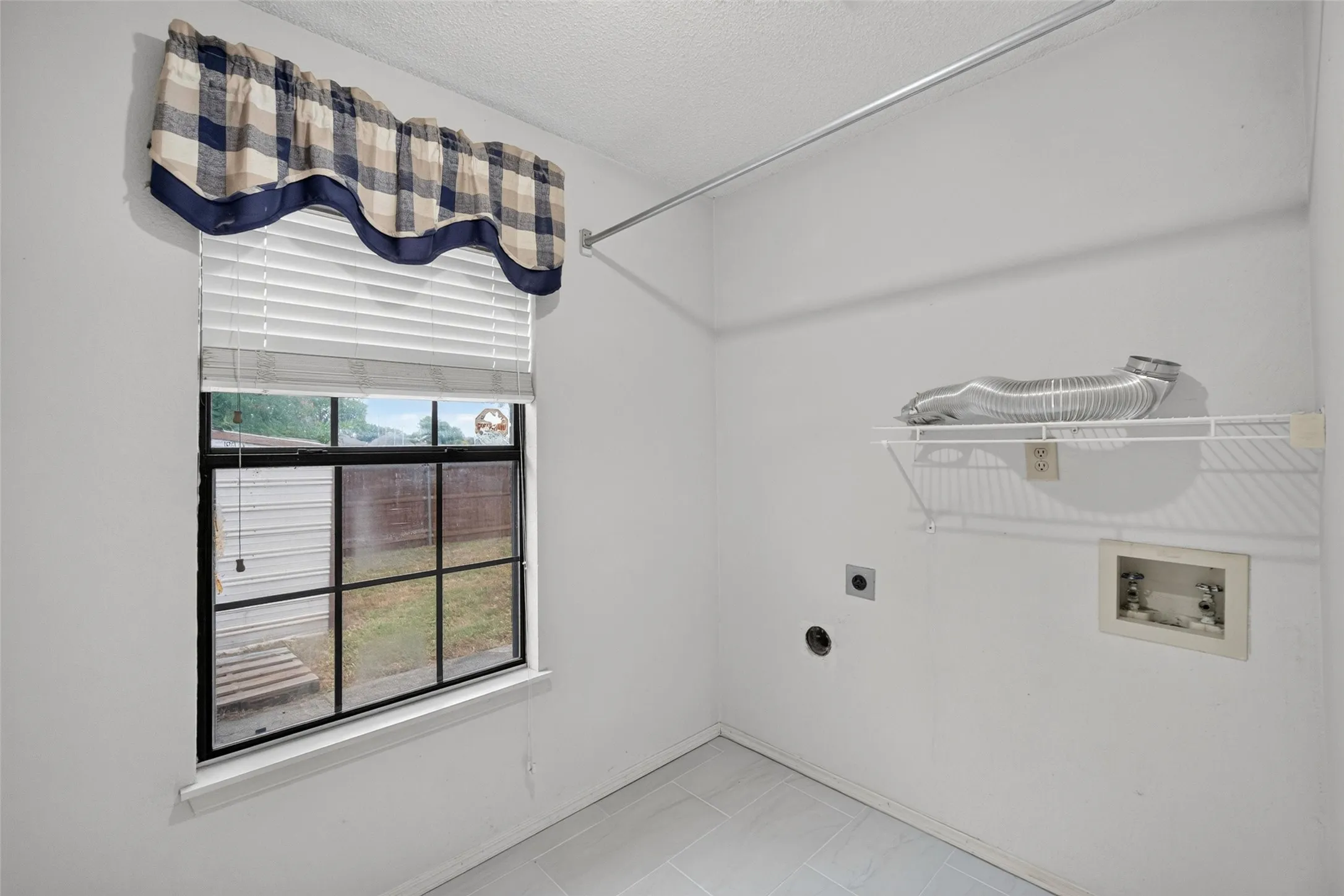 Single Family Residence For Rent in Rockwall County , 9421 Willard Street, Rowlett, Texas 75088, 4 Bedroom, 2 Bathroom, 2 Garage spaces, 2,078 Sqft, built in 1986, mls#21375985, Real Estate Agent in Rowlett, Homes For Rent in Rockwall county, Homes For Rent in Rowlett, Realtor in Rowlett Texas, Real Estate Brokerage Independent Realty Texas, Luminita Cordes Realtor