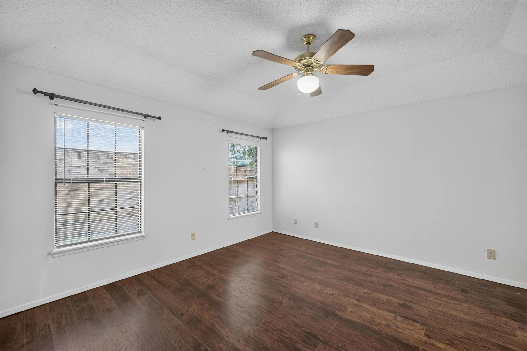 Single Family Residence For Rent in Rockwall County , 9421 Willard Street, Rowlett, Texas 75088, 4 Bedroom, 2 Bathroom, 2 Garage spaces, 2,078 Sqft, built in 1986, mls#21375985, Real Estate Agent in Rowlett, Homes For Rent in Rockwall county, Homes For Rent in Rowlett, Realtor in Rowlett Texas, Real Estate Brokerage Independent Realty Texas, Luminita Cordes Realtor