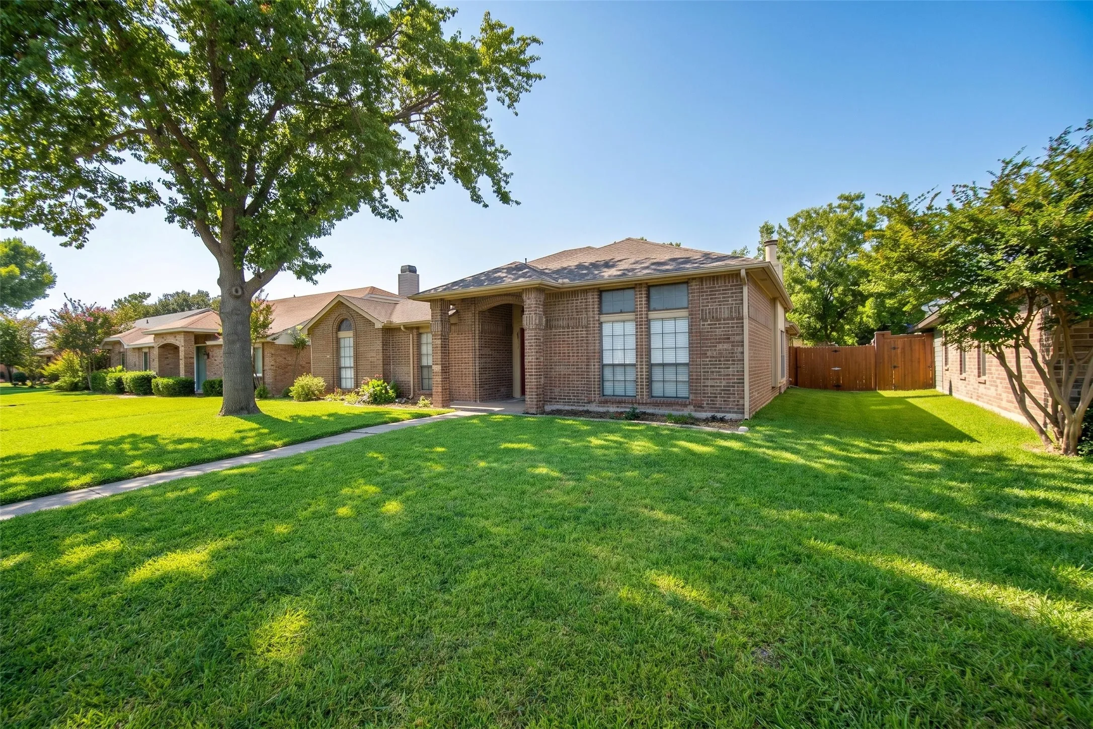 Single Family Residence For Rent in Rockwall County , 9421 Willard Street, Rowlett, Texas 75088, 4 Bedroom, 2 Bathroom, 2 Garage spaces, 2,078 Sqft, built in 1986, mls#21375985, Real Estate Agent in Rowlett, Homes For Rent in Rockwall county, Homes For Rent in Rowlett, Realtor in Rowlett Texas, Real Estate Brokerage Independent Realty Texas, Luminita Cordes Realtor