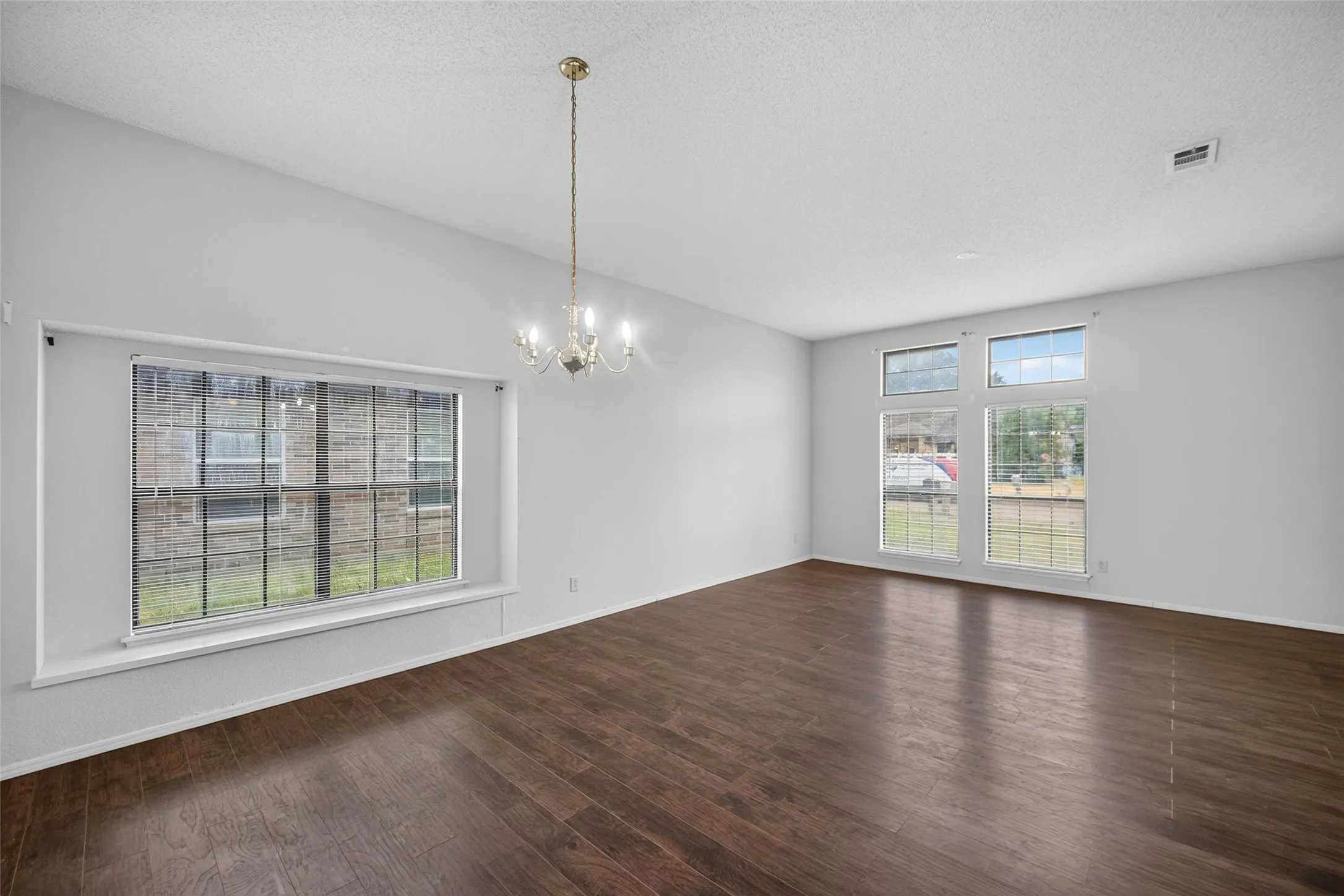 Single Family Residence For Rent in Rockwall County , 9421 Willard Street, Rowlett, Texas 75088, 4 Bedroom, 2 Bathroom, 2 Garage spaces, 2,078 Sqft, built in 1986, mls#21375985, Real Estate Agent in Rowlett, Homes For Rent in Rockwall county, Homes For Rent in Rowlett, Realtor in Rowlett Texas, Real Estate Brokerage Independent Realty Texas, Luminita Cordes Realtor