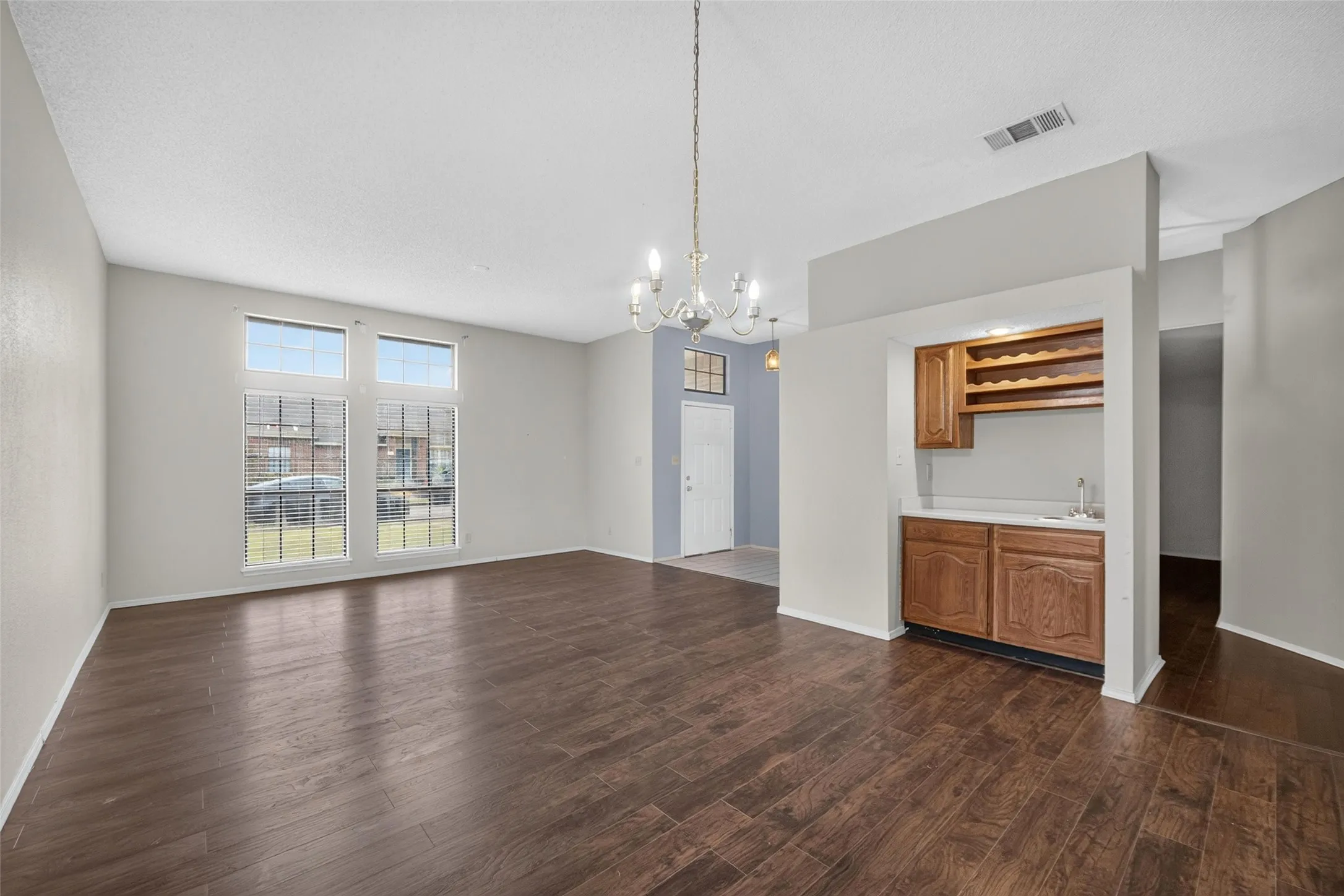 Single Family Residence For Rent in Rockwall County , 9421 Willard Street, Rowlett, Texas 75088, 4 Bedroom, 2 Bathroom, 2 Garage spaces, 2,078 Sqft, built in 1986, mls#21375985, Real Estate Agent in Rowlett, Homes For Rent in Rockwall county, Homes For Rent in Rowlett, Realtor in Rowlett Texas, Real Estate Brokerage Independent Realty Texas, Luminita Cordes Realtor