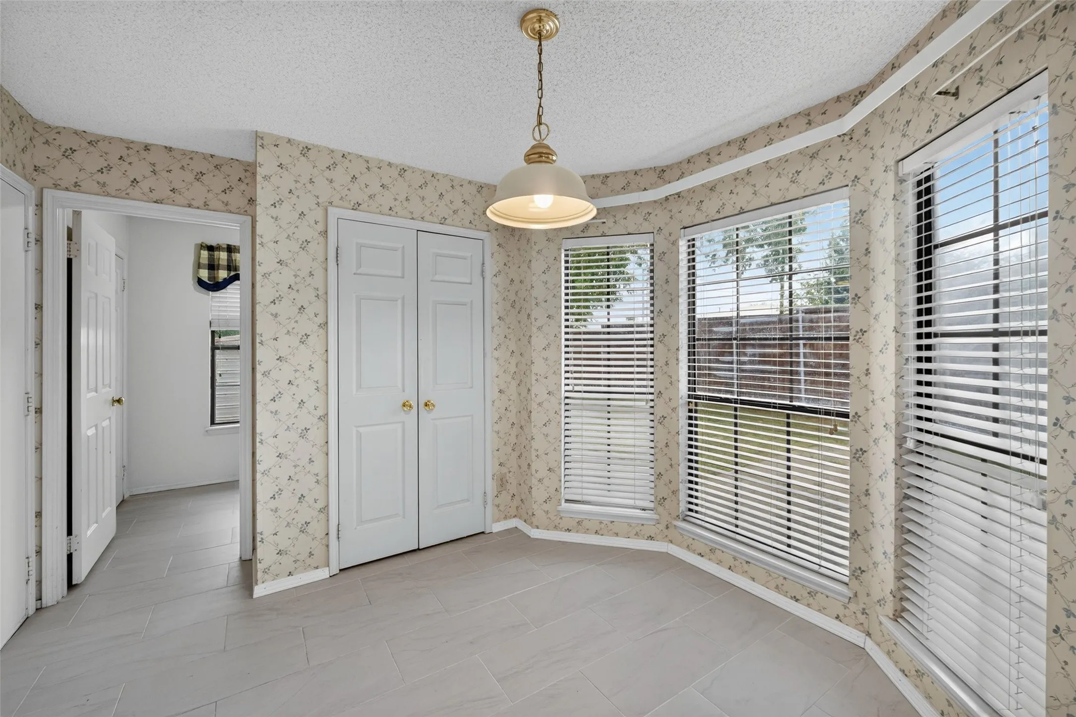 Single Family Residence For Rent in Rockwall County , 9421 Willard Street, Rowlett, Texas 75088, 4 Bedroom, 2 Bathroom, 2 Garage spaces, 2,078 Sqft, built in 1986, mls#21375985, Real Estate Agent in Rowlett, Homes For Rent in Rockwall county, Homes For Rent in Rowlett, Realtor in Rowlett Texas, Real Estate Brokerage Independent Realty Texas, Luminita Cordes Realtor