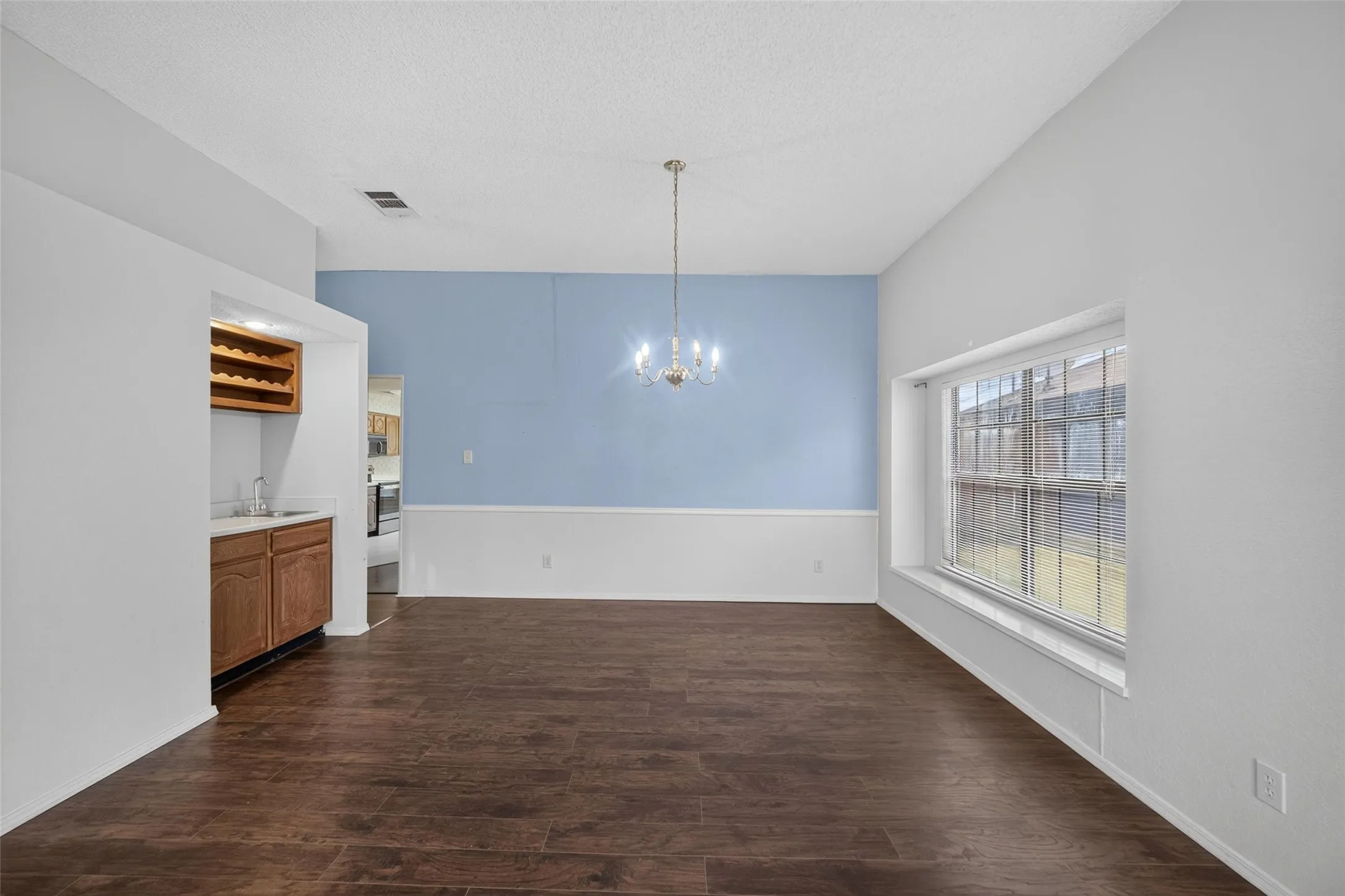 Single Family Residence For Rent in Rockwall County , 9421 Willard Street, Rowlett, Texas 75088, 4 Bedroom, 2 Bathroom, 2 Garage spaces, 2,078 Sqft, built in 1986, mls#21375985, Real Estate Agent in Rowlett, Homes For Rent in Rockwall county, Homes For Rent in Rowlett, Realtor in Rowlett Texas, Real Estate Brokerage Independent Realty Texas, Luminita Cordes Realtor