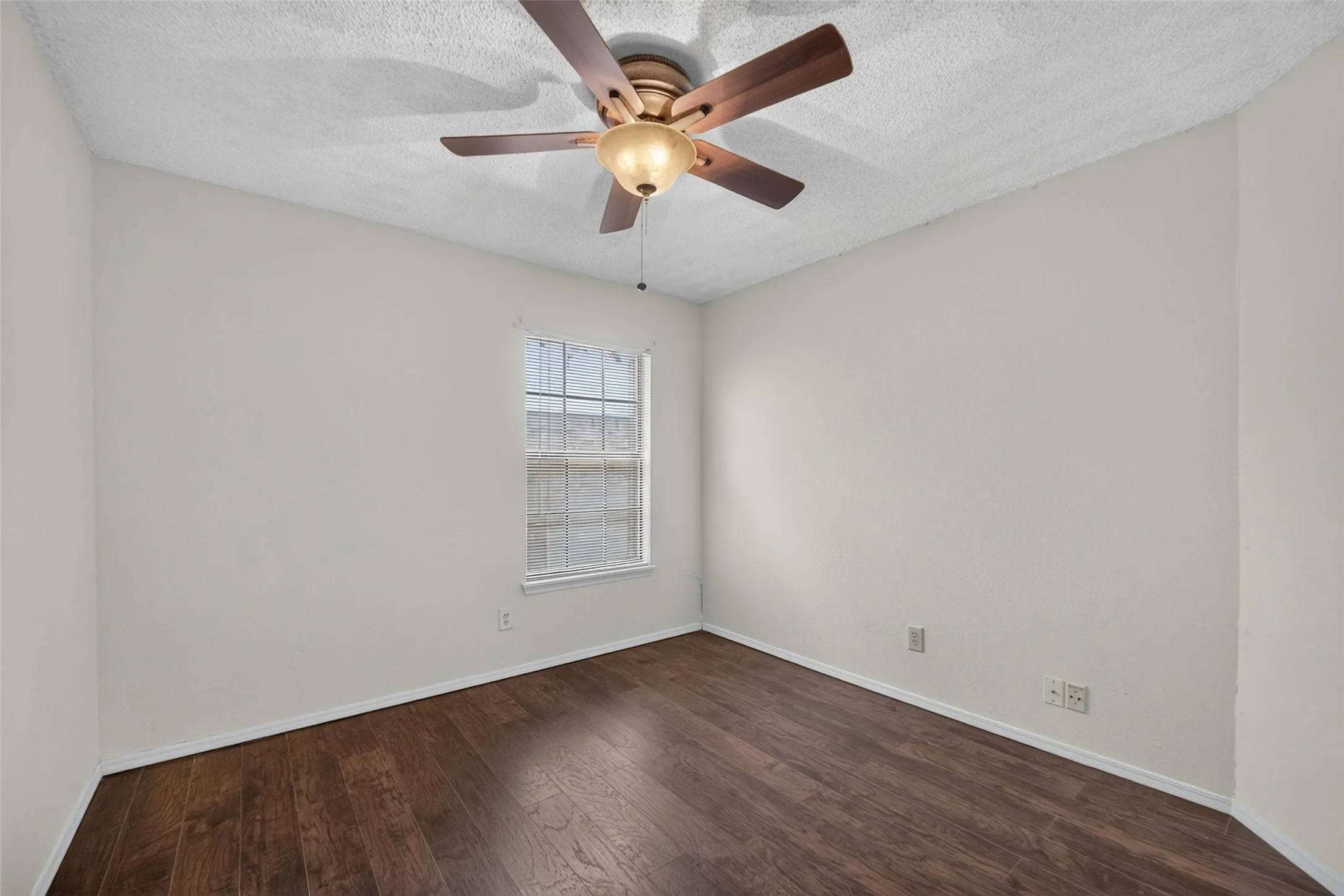 Single Family Residence For Rent in Rockwall County , 9421 Willard Street, Rowlett, Texas 75088, 4 Bedroom, 2 Bathroom, 2 Garage spaces, 2,078 Sqft, built in 1986, mls#21375985, Real Estate Agent in Rowlett, Homes For Rent in Rockwall county, Homes For Rent in Rowlett, Realtor in Rowlett Texas, Real Estate Brokerage Independent Realty Texas, Luminita Cordes Realtor