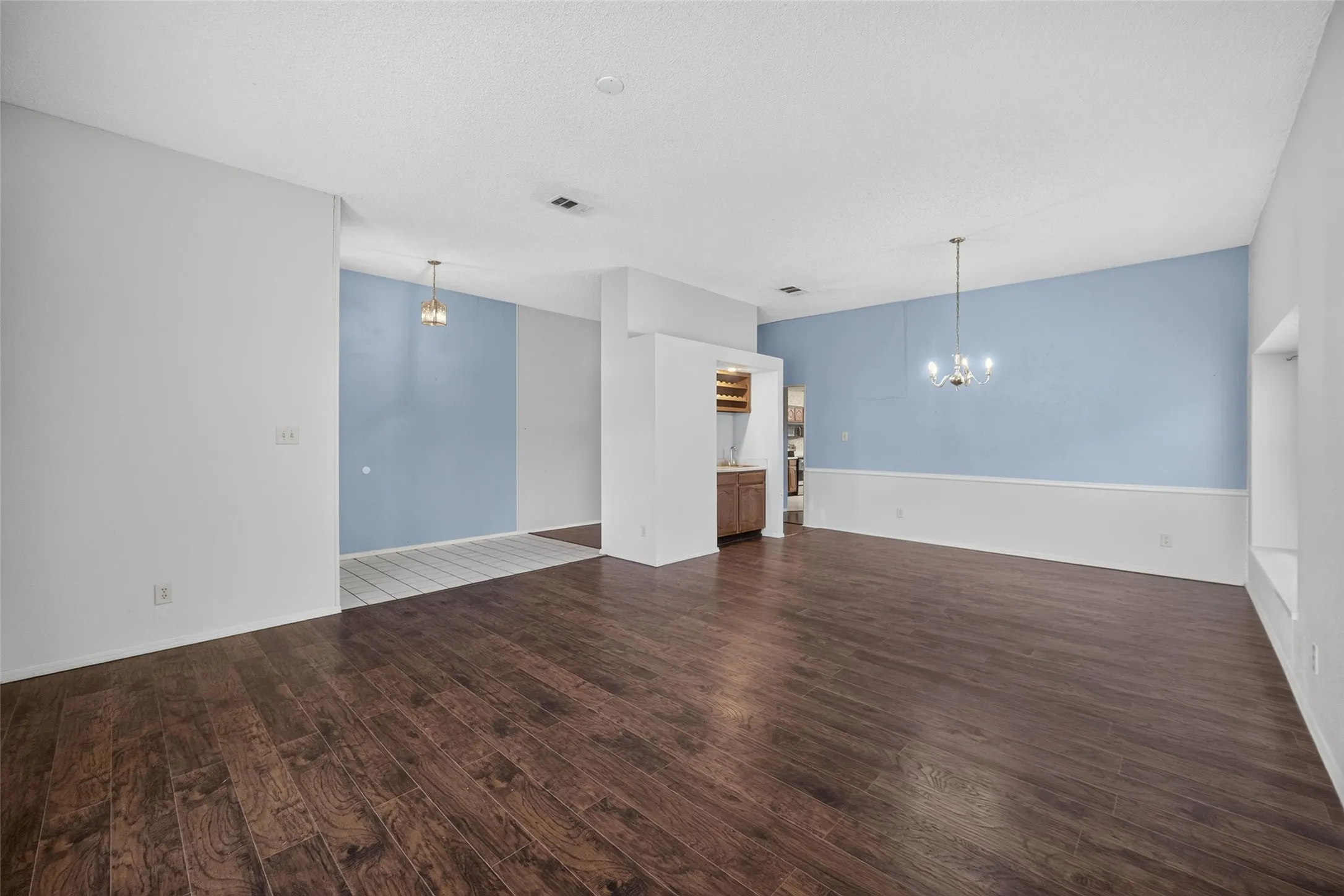 Single Family Residence For Rent in Rockwall County , 9421 Willard Street, Rowlett, Texas 75088, 4 Bedroom, 2 Bathroom, 2 Garage spaces, 2,078 Sqft, built in 1986, mls#21375985, Real Estate Agent in Rowlett, Homes For Rent in Rockwall county, Homes For Rent in Rowlett, Realtor in Rowlett Texas, Real Estate Brokerage Independent Realty Texas, Luminita Cordes Realtor