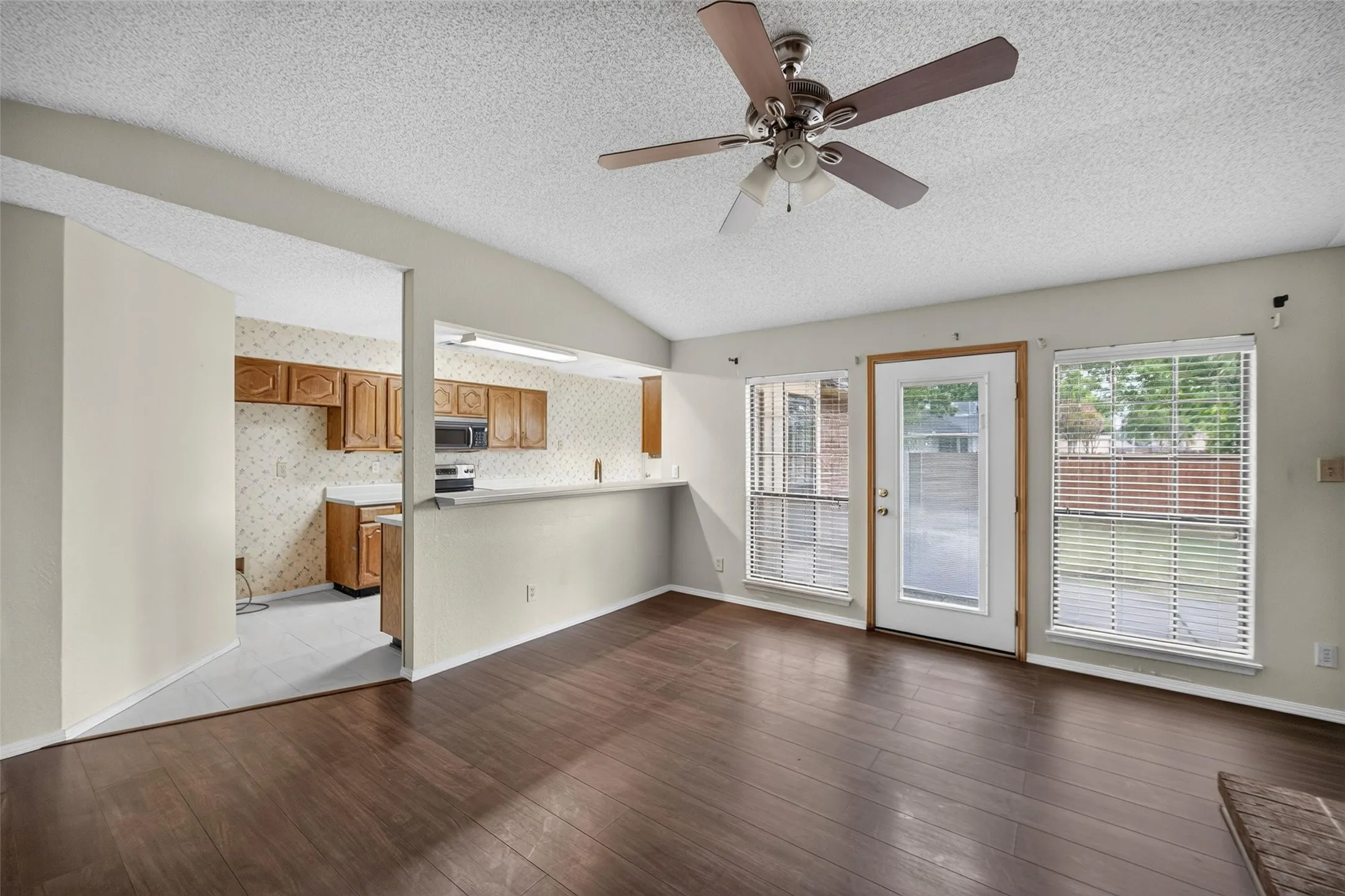 Single Family Residence For Rent in Rockwall County , 9421 Willard Street, Rowlett, Texas 75088, 4 Bedroom, 2 Bathroom, 2 Garage spaces, 2,078 Sqft, built in 1986, mls#21375985, Real Estate Agent in Rowlett, Homes For Rent in Rockwall county, Homes For Rent in Rowlett, Realtor in Rowlett Texas, Real Estate Brokerage Independent Realty Texas, Luminita Cordes Realtor