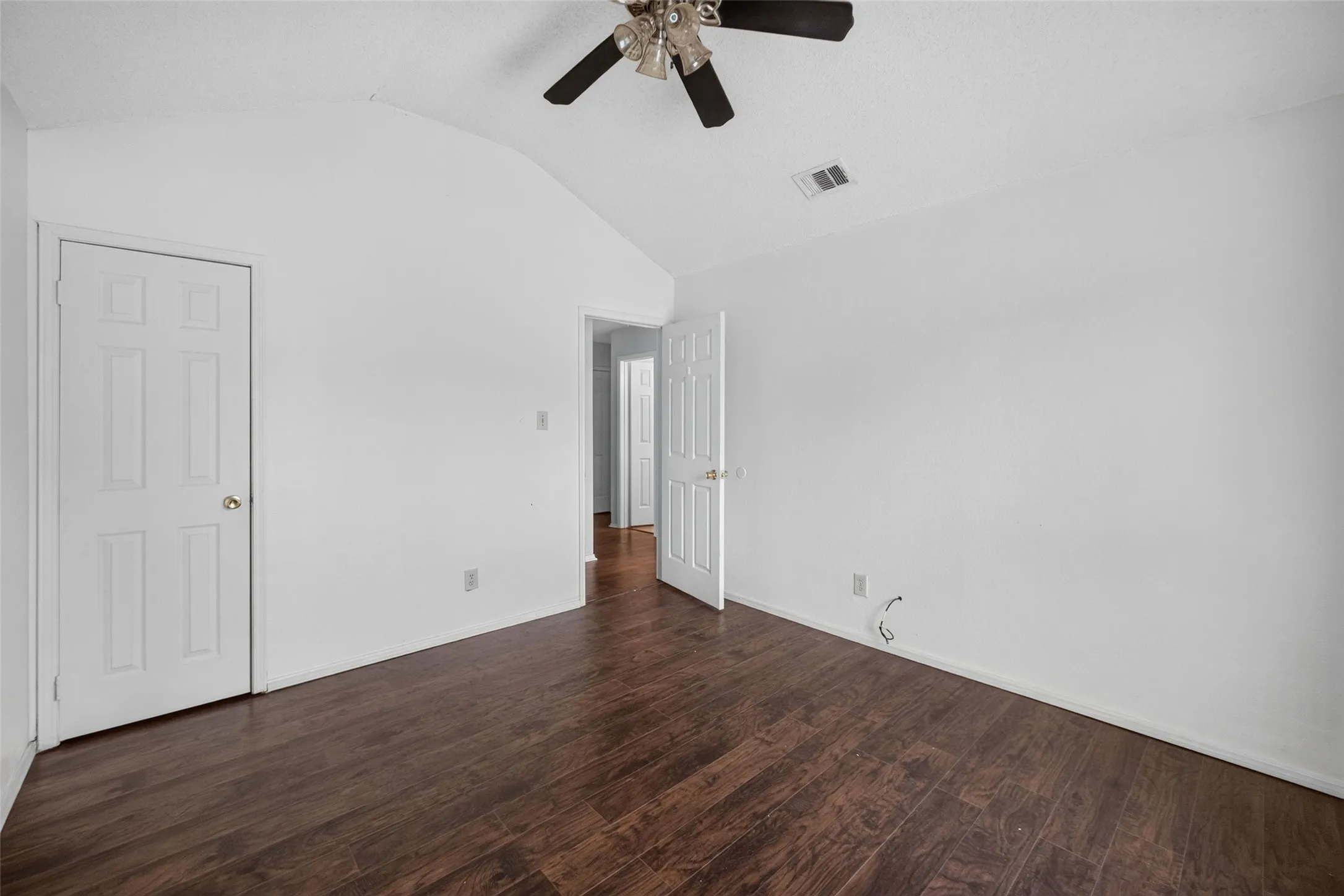 Single Family Residence For Rent in Rockwall County , 9421 Willard Street, Rowlett, Texas 75088, 4 Bedroom, 2 Bathroom, 2 Garage spaces, 2,078 Sqft, built in 1986, mls#21375985, Real Estate Agent in Rowlett, Homes For Rent in Rockwall county, Homes For Rent in Rowlett, Realtor in Rowlett Texas, Real Estate Brokerage Independent Realty Texas, Luminita Cordes Realtor