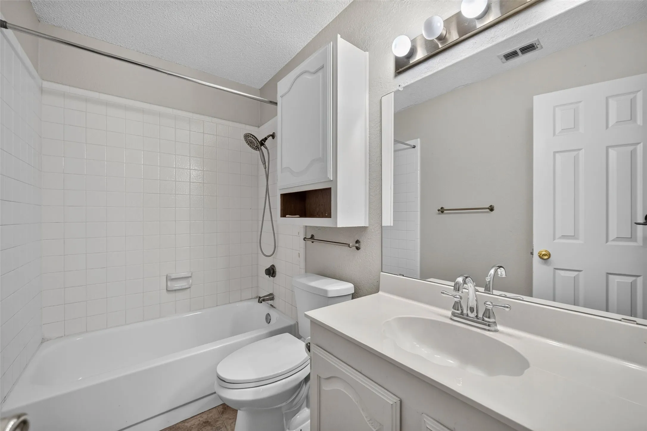 Single Family Residence For Rent in Rockwall County , 9421 Willard Street, Rowlett, Texas 75088, 4 Bedroom, 2 Bathroom, 2 Garage spaces, 2,078 Sqft, built in 1986, mls#21375985, Real Estate Agent in Rowlett, Homes For Rent in Rockwall county, Homes For Rent in Rowlett, Realtor in Rowlett Texas, Real Estate Brokerage Independent Realty Texas, Luminita Cordes Realtor