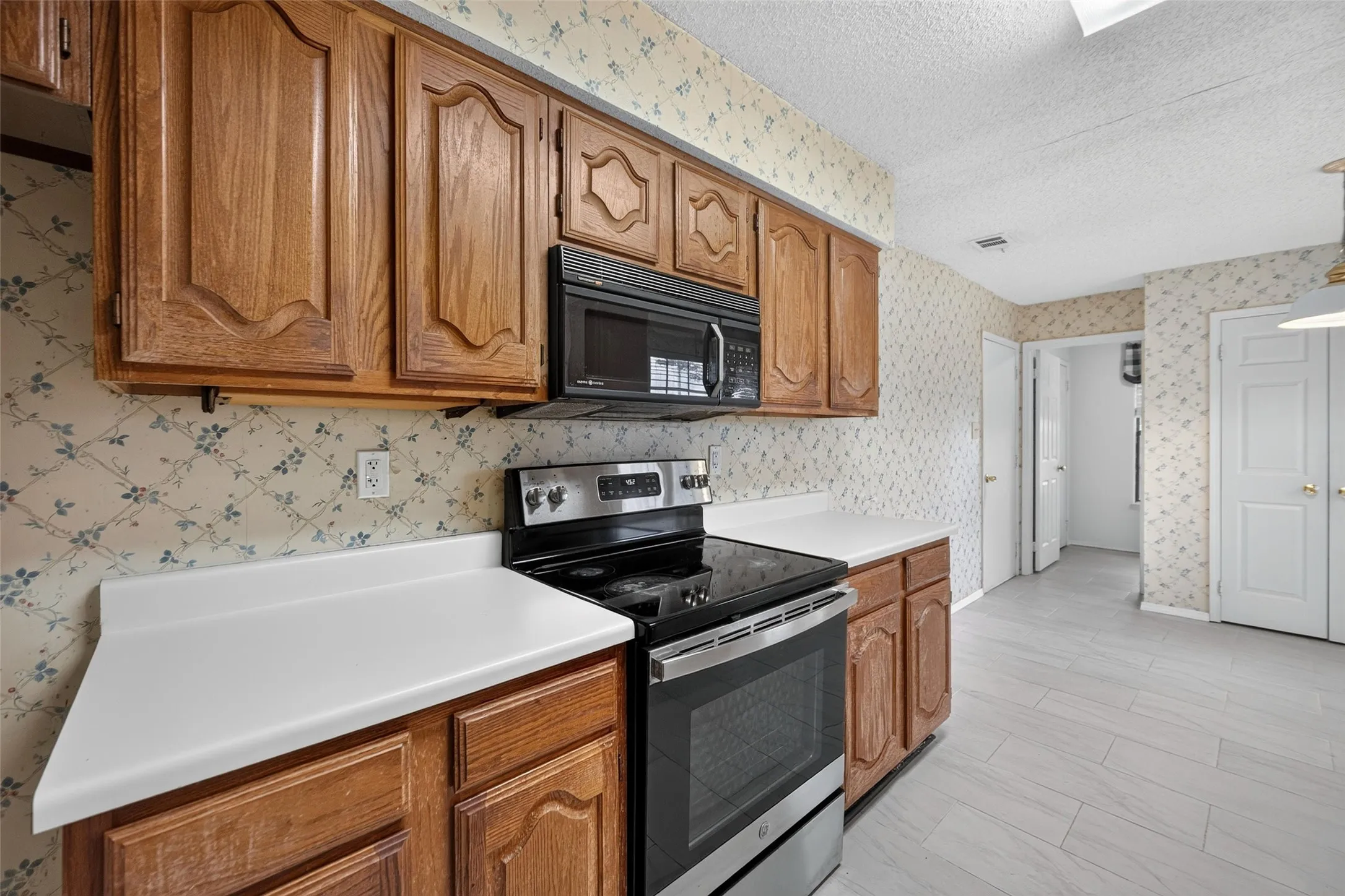 Single Family Residence For Rent in Rockwall County , 9421 Willard Street, Rowlett, Texas 75088, 4 Bedroom, 2 Bathroom, 2 Garage spaces, 2,078 Sqft, built in 1986, mls#21375985, Real Estate Agent in Rowlett, Homes For Rent in Rockwall county, Homes For Rent in Rowlett, Realtor in Rowlett Texas, Real Estate Brokerage Independent Realty Texas, Luminita Cordes Realtor