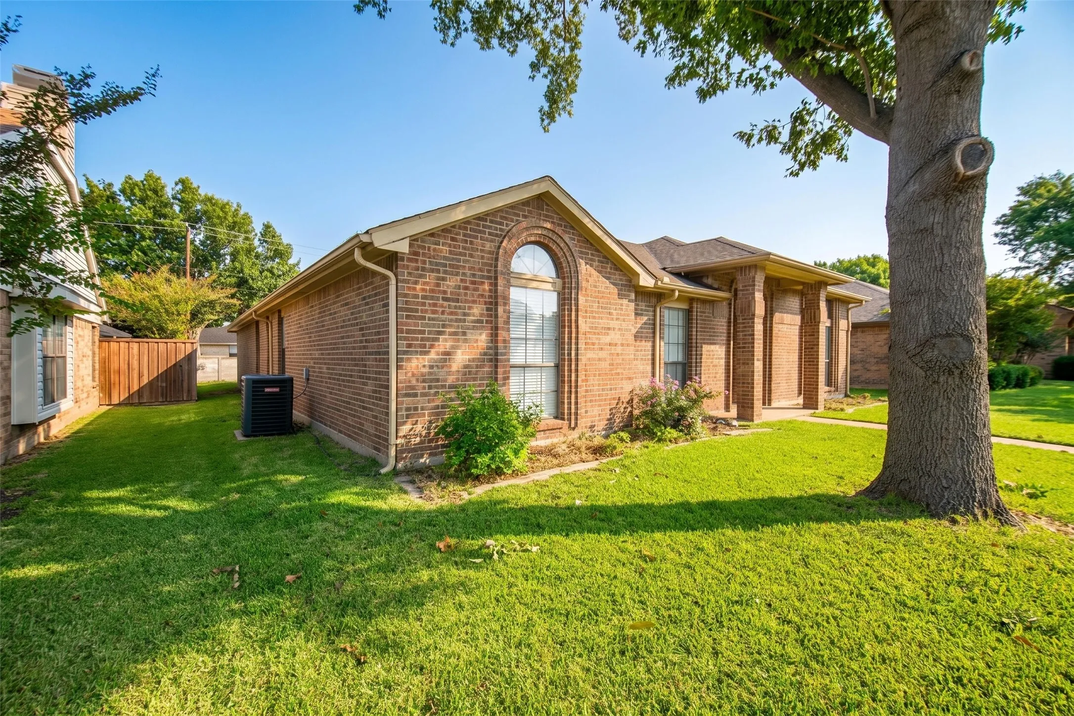 Single Family Residence For Rent in Rockwall County , 9421 Willard Street, Rowlett, Texas 75088, 4 Bedroom, 2 Bathroom, 2 Garage spaces, 2,078 Sqft, built in 1986, mls#21375985, Real Estate Agent in Rowlett, Homes For Rent in Rockwall county, Homes For Rent in Rowlett, Realtor in Rowlett Texas, Real Estate Brokerage Independent Realty Texas, Luminita Cordes Realtor