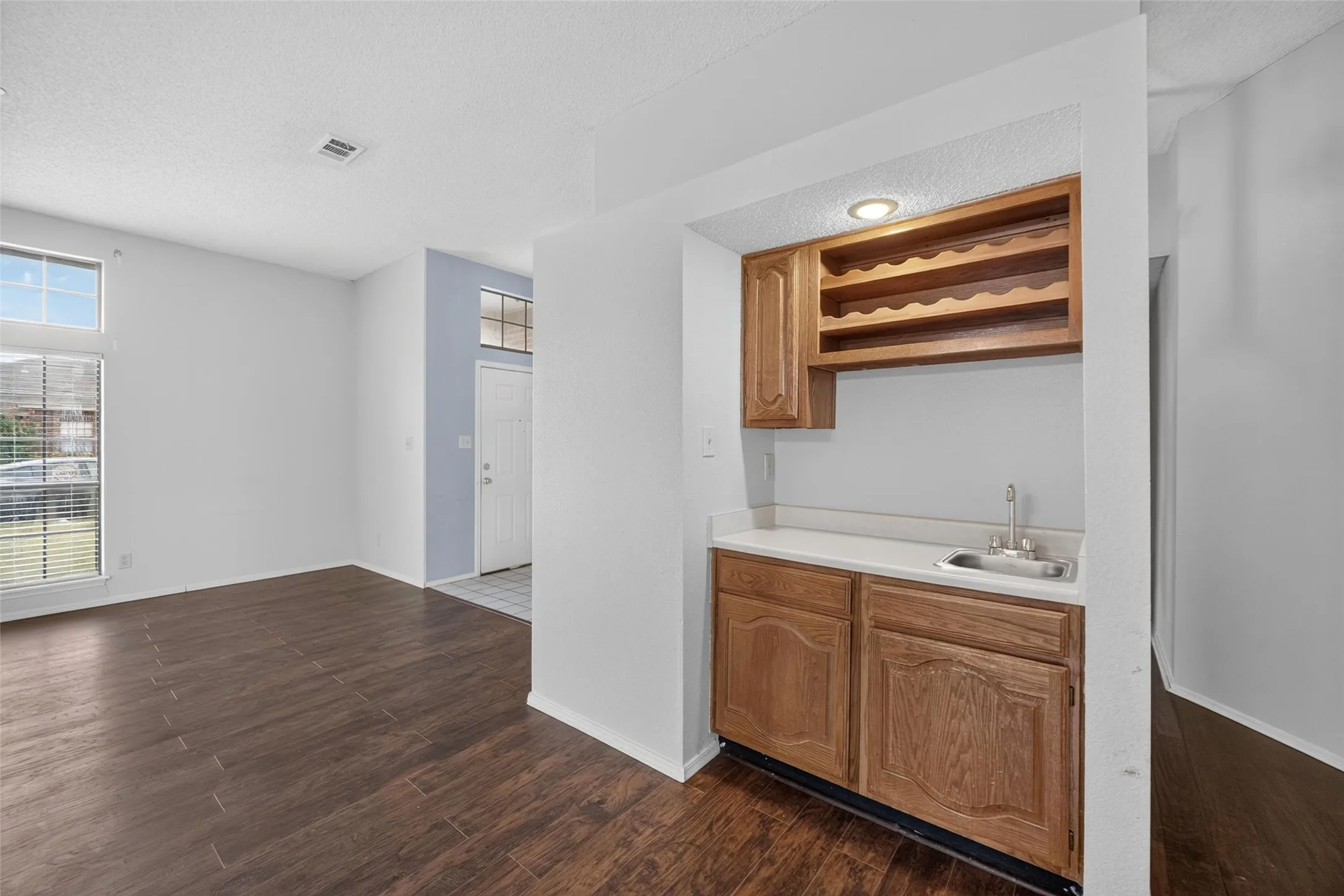 Single Family Residence For Rent in Rockwall County , 9421 Willard Street, Rowlett, Texas 75088, 4 Bedroom, 2 Bathroom, 2 Garage spaces, 2,078 Sqft, built in 1986, mls#21375985, Real Estate Agent in Rowlett, Homes For Rent in Rockwall county, Homes For Rent in Rowlett, Realtor in Rowlett Texas, Real Estate Brokerage Independent Realty Texas, Luminita Cordes Realtor