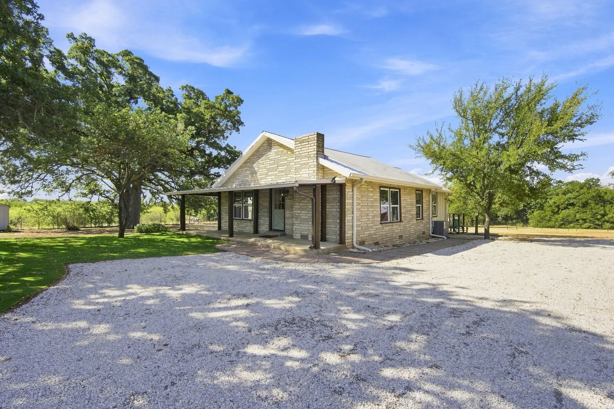 Single Family Residence For Sale in Hill County , 659 Fm 3050, Whitney, Texas 76692, 3 Bedroom, 2 Bathroom, Garage spaces, 1,425 Sqft, built in 0, mls#21376960, Real Estate Agent in Whitney, Homes For Sale in Hill county, Homes For Sale in Whitney, Realtor in Whitney Texas, Real Estate Brokerage Independent Realty Texas, Luminita Cordes Realtor