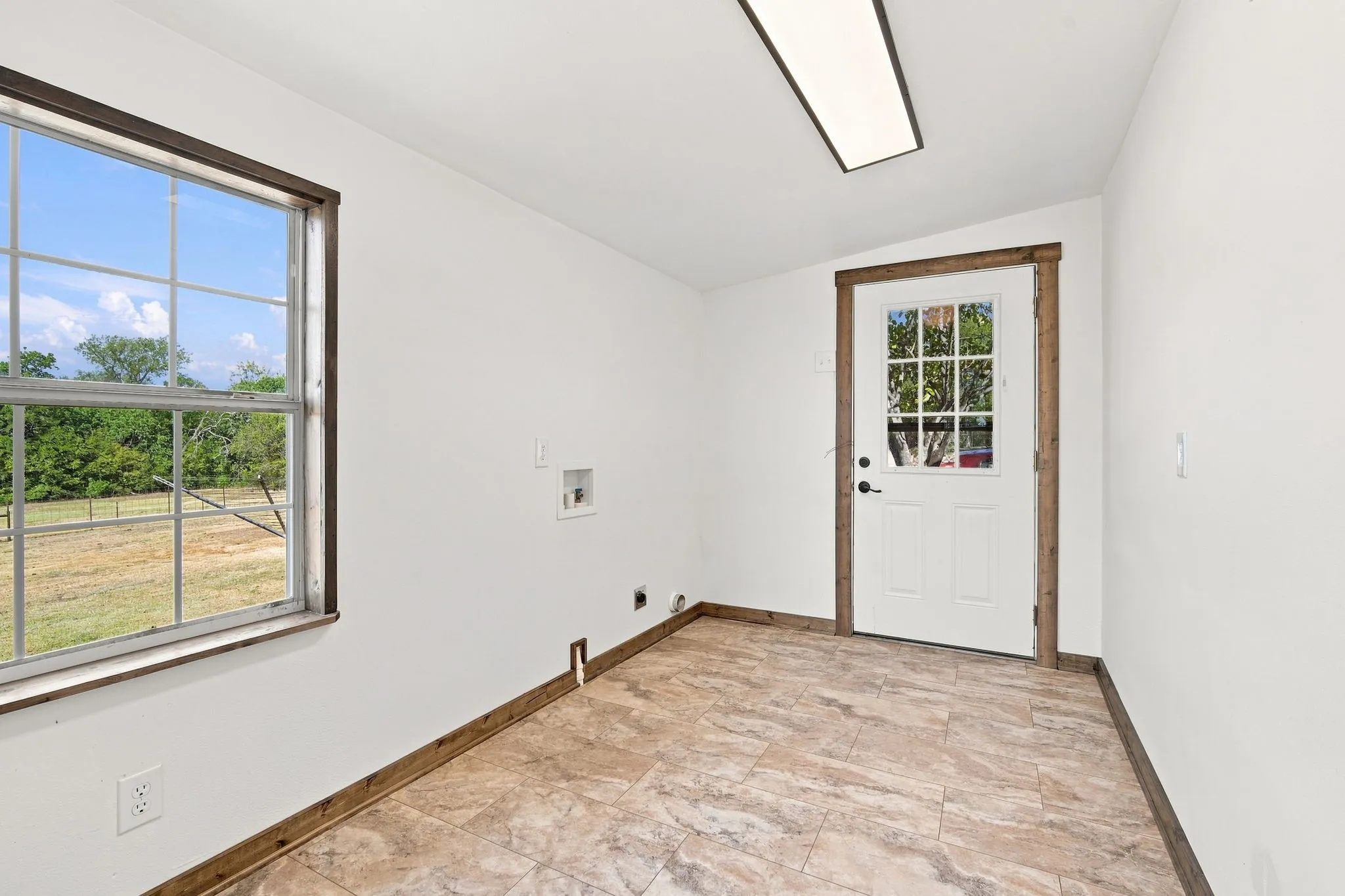 Single Family Residence For Sale in Hill County , 659 Fm 3050, Whitney, Texas 76692, 3 Bedroom, 2 Bathroom, Garage spaces, 1,425 Sqft, built in 0, mls#21376960, Real Estate Agent in Whitney, Homes For Sale in Hill county, Homes For Sale in Whitney, Realtor in Whitney Texas, Real Estate Brokerage Independent Realty Texas, Luminita Cordes Realtor