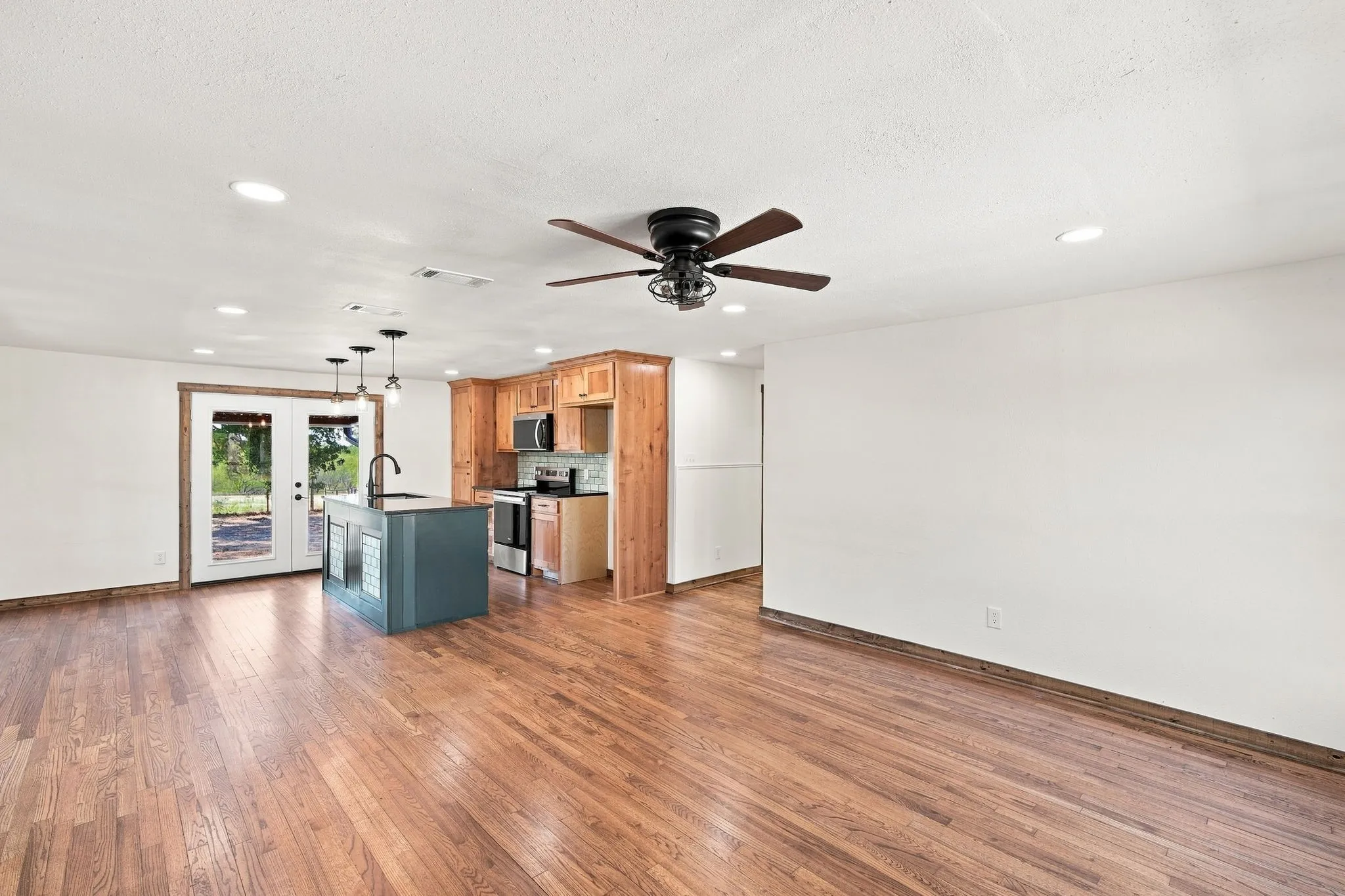 Single Family Residence For Sale in Hill County , 659 Fm 3050, Whitney, Texas 76692, 3 Bedroom, 2 Bathroom, Garage spaces, 1,425 Sqft, built in 0, mls#21376960, Real Estate Agent in Whitney, Homes For Sale in Hill county, Homes For Sale in Whitney, Realtor in Whitney Texas, Real Estate Brokerage Independent Realty Texas, Luminita Cordes Realtor