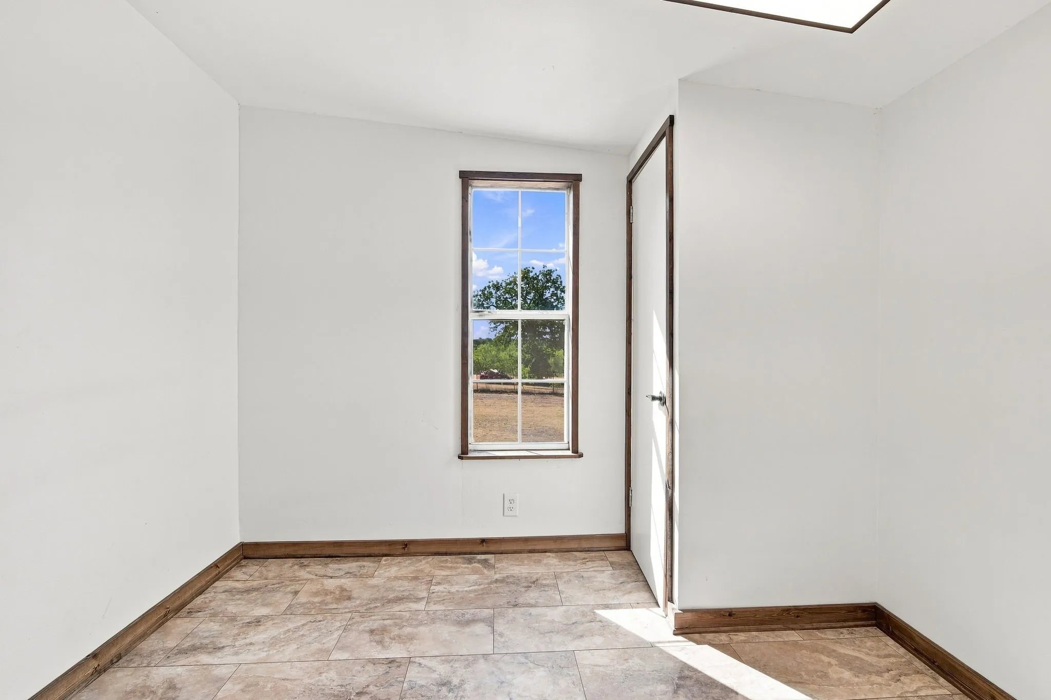 Single Family Residence For Sale in Hill County , 659 Fm 3050, Whitney, Texas 76692, 3 Bedroom, 2 Bathroom, Garage spaces, 1,425 Sqft, built in 0, mls#21376960, Real Estate Agent in Whitney, Homes For Sale in Hill county, Homes For Sale in Whitney, Realtor in Whitney Texas, Real Estate Brokerage Independent Realty Texas, Luminita Cordes Realtor