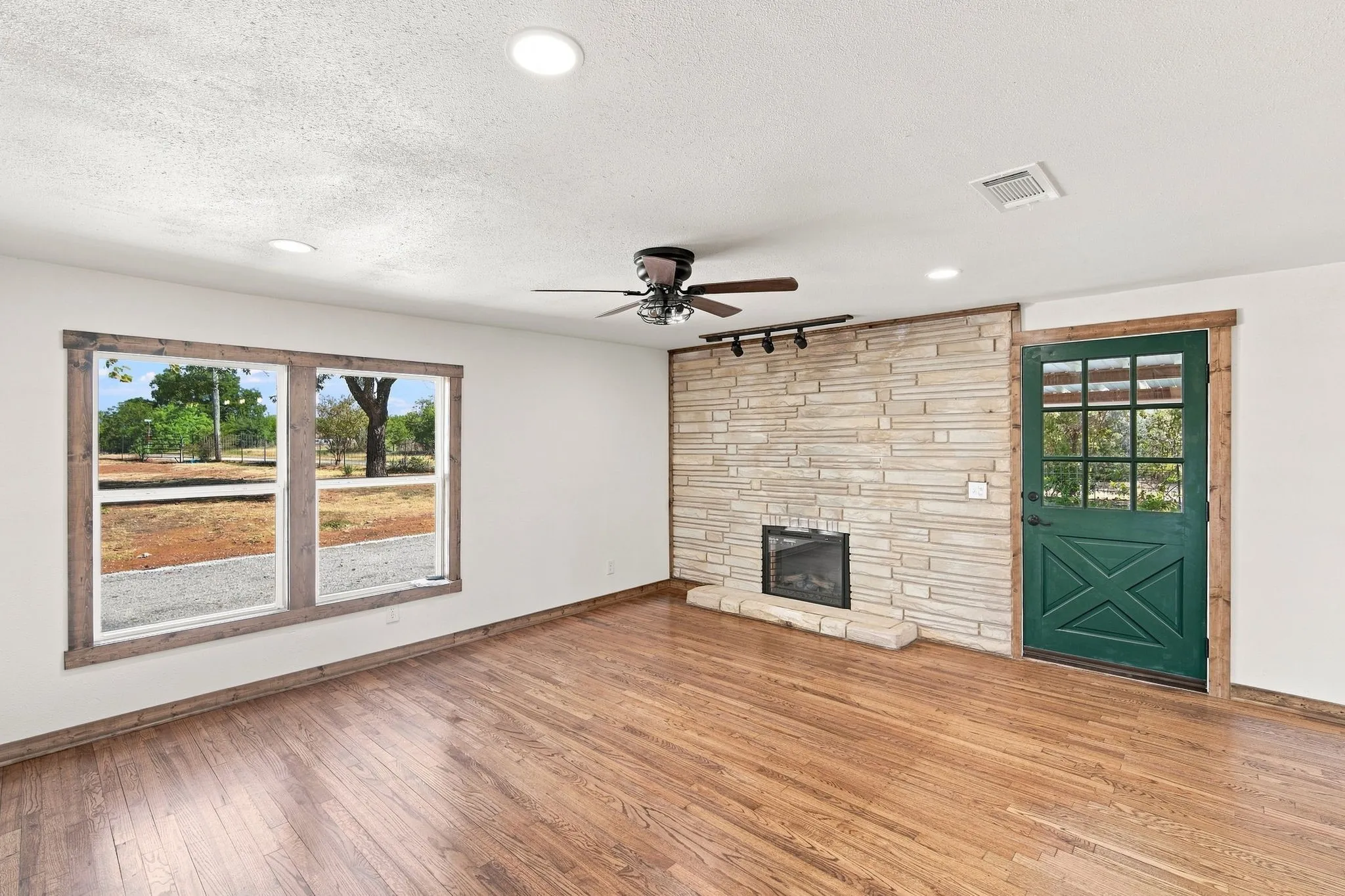 Single Family Residence For Sale in Hill County , 659 Fm 3050, Whitney, Texas 76692, 3 Bedroom, 2 Bathroom, Garage spaces, 1,425 Sqft, built in 0, mls#21376960, Real Estate Agent in Whitney, Homes For Sale in Hill county, Homes For Sale in Whitney, Realtor in Whitney Texas, Real Estate Brokerage Independent Realty Texas, Luminita Cordes Realtor