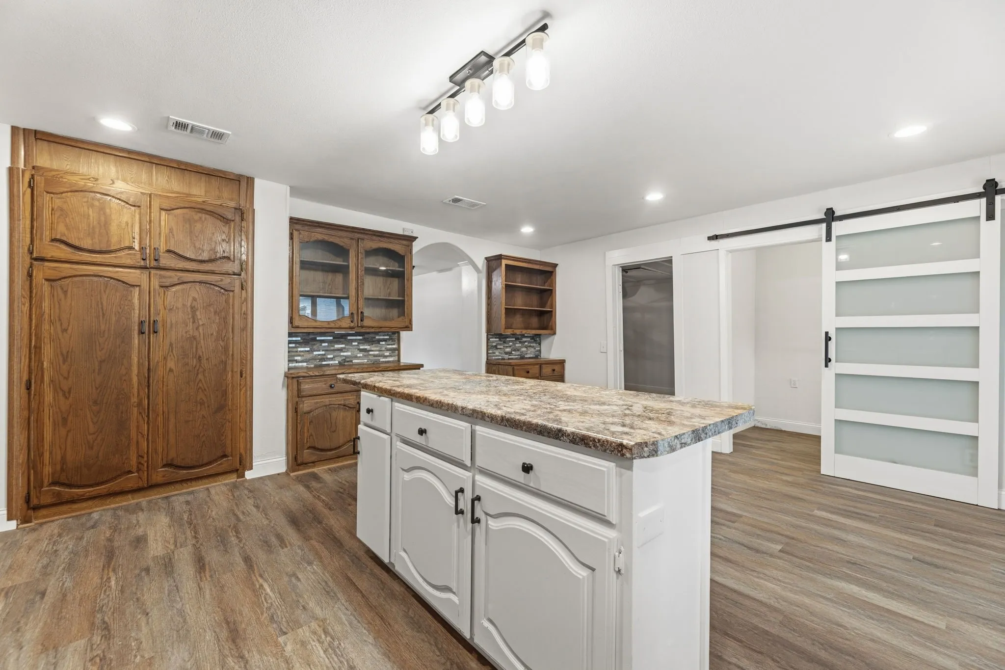 Single Family Residence For Sale in Hunt County , 204 N 3rd Street, Celeste, Texas 75423, 3 Bedroom, 2 Bathroom, Garage spaces, 2,007 Sqft, built in 1955, mls#21378280, Real Estate Agent in Celeste, Homes For Sale in Hunt county, Homes For Sale in Celeste, Realtor in Celeste Texas, Real Estate Brokerage Independent Realty Texas, Luminita Cordes Realtor
