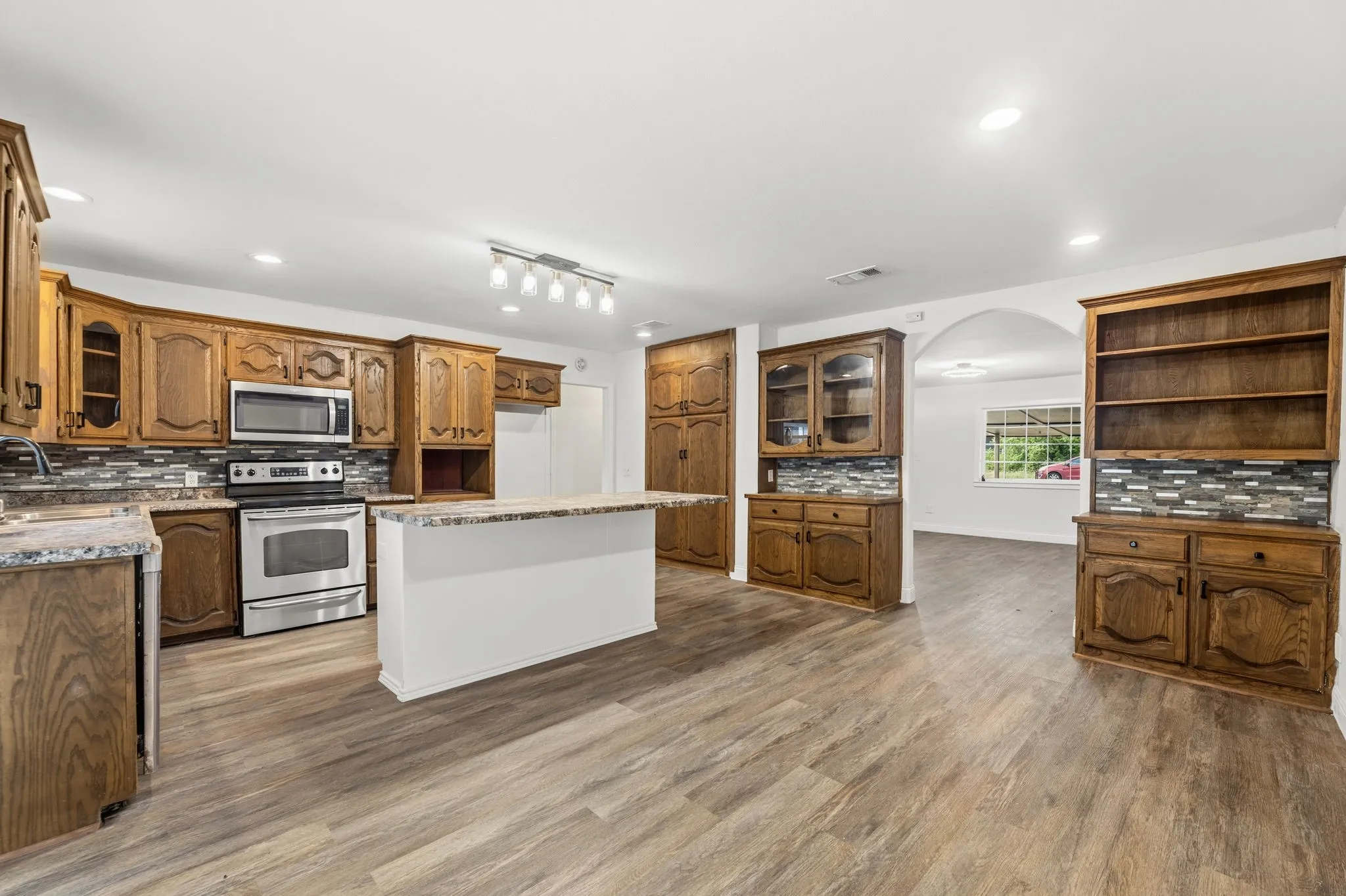 Single Family Residence For Sale in Hunt County , 204 N 3rd Street, Celeste, Texas 75423, 3 Bedroom, 2 Bathroom, Garage spaces, 2,007 Sqft, built in 1955, mls#21378280, Real Estate Agent in Celeste, Homes For Sale in Hunt county, Homes For Sale in Celeste, Realtor in Celeste Texas, Real Estate Brokerage Independent Realty Texas, Luminita Cordes Realtor